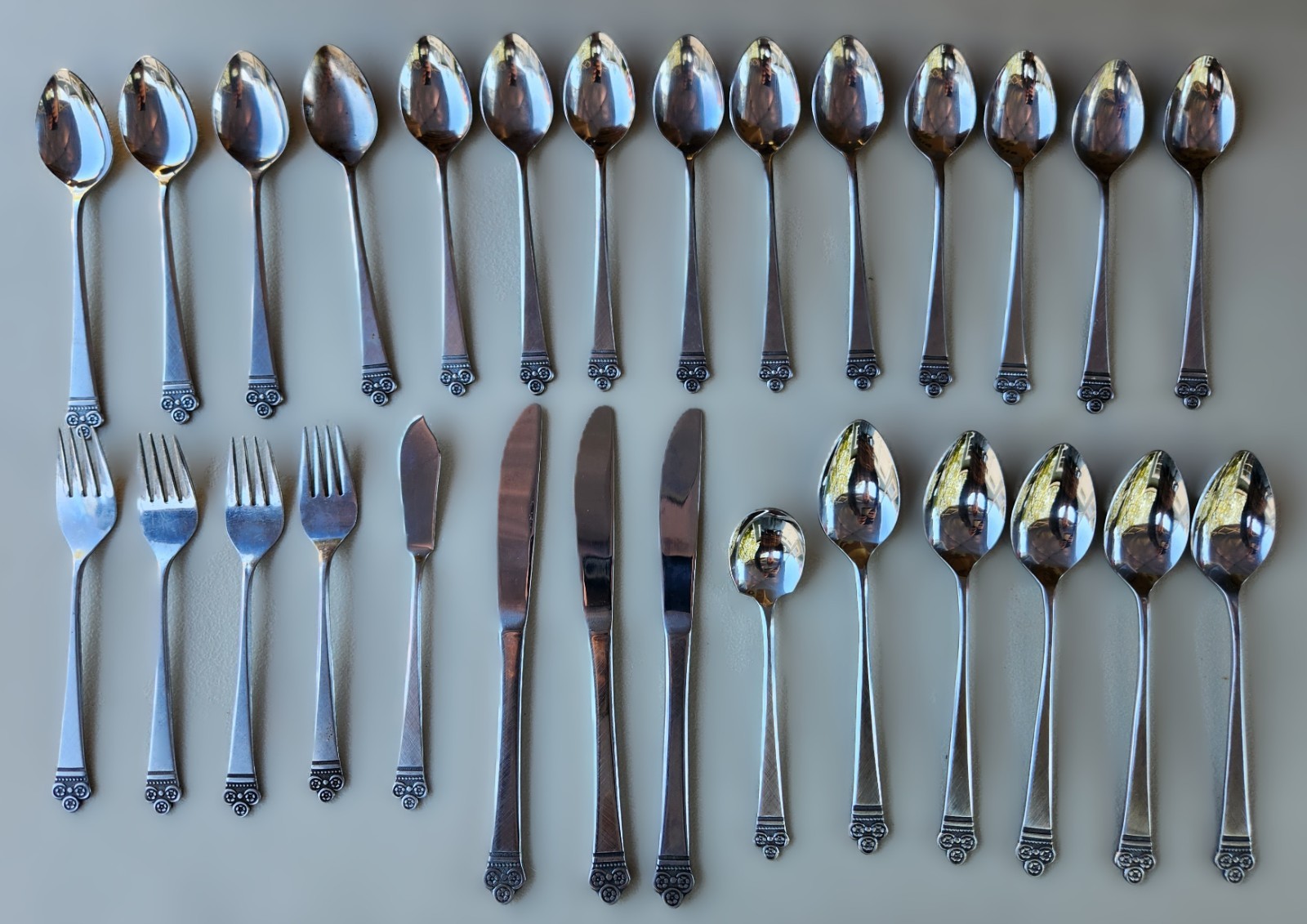 29-Piece Vintage Mid-Century National Stainless 29-Piece Vintage Mid-Century National Stainless