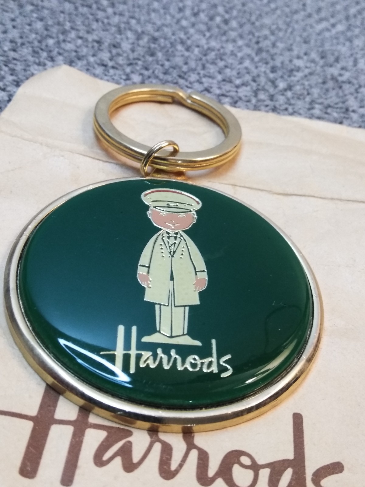 VTG. Harrods Knightsbridge Key Chain Brass Enamel 2.1/8'' (MADE IN ENGLAND) NOS