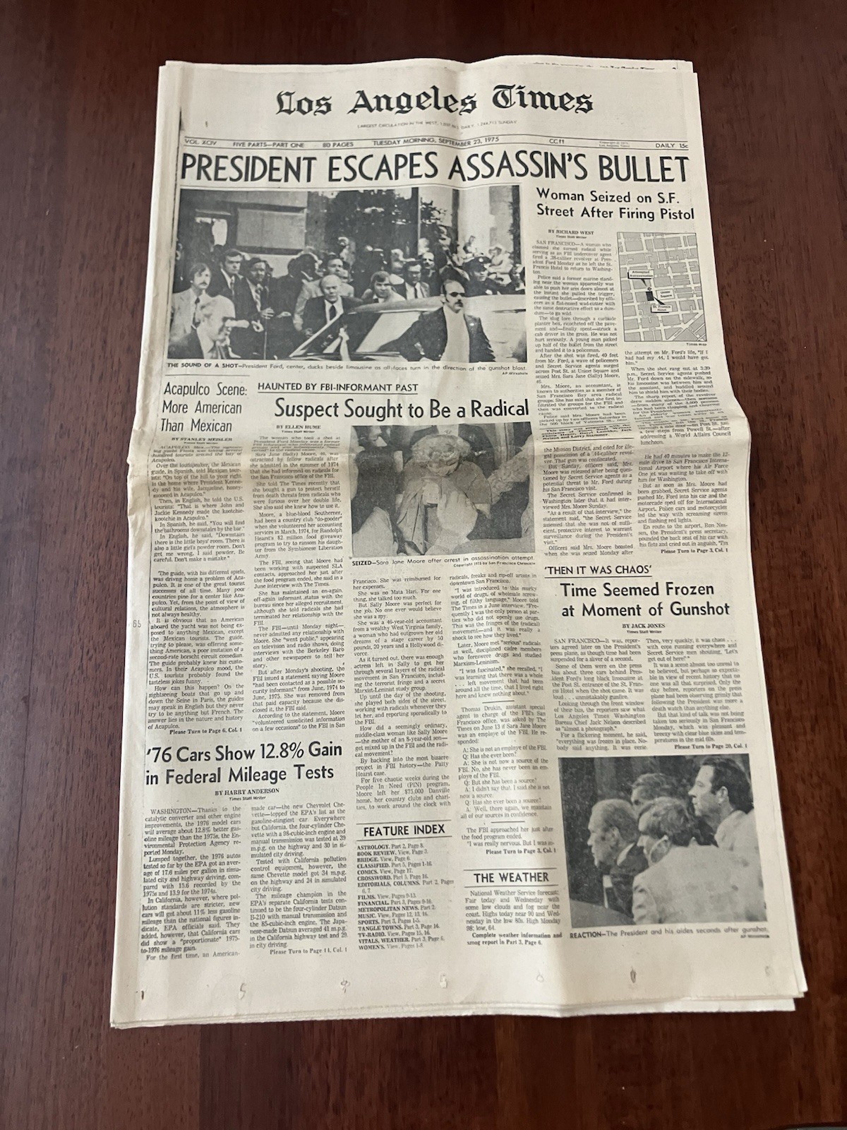 SARA JANE MOORE LA Times Newspaper Gerald Ford Assassination Attempt 9 23 75