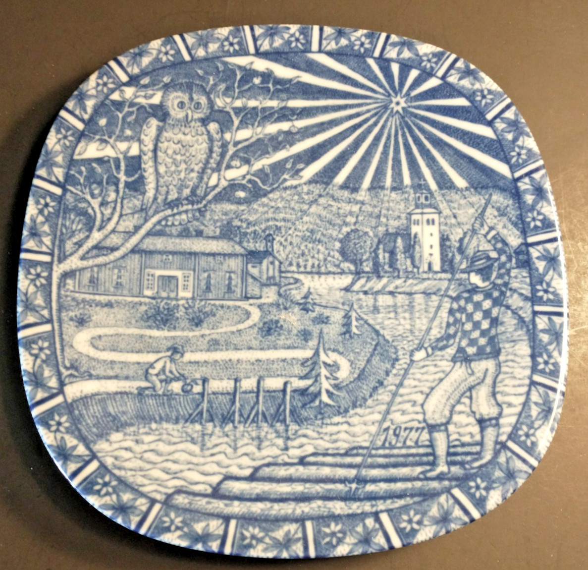 Rorstrand Sweden 1977 Christmas Plate 7.625 Rorstrand Sweden 1977 Christmas Plate 7.625