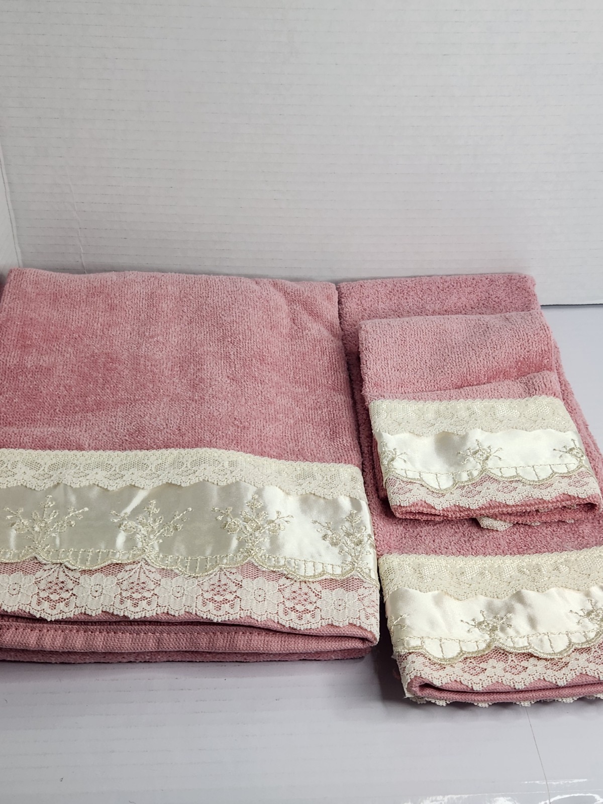 Vintage Cannon Pink Towel Set Bath Hand Wash Ivory Satin Lace Trim New Deadstock