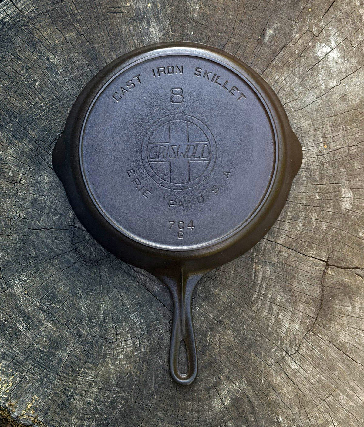 Vintage Griswold No. 8 704 G Cast Iron Skillet- Slant Logo Vintage Griswold No. 8 704 G Cast Iron Skillet- Slant Logo