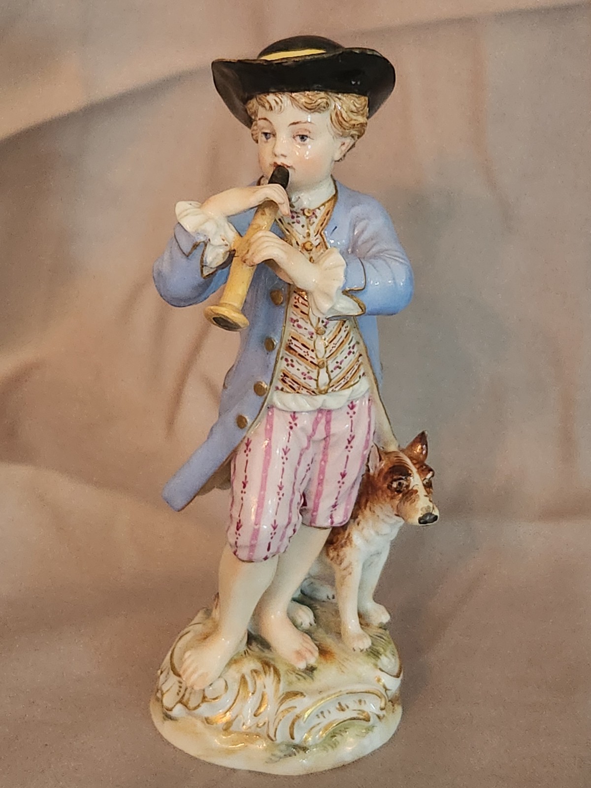 MEISSEN   18th or 19th C with dog and boy playing the flute 5