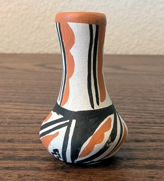 Eliz Olguin Isleta Pueblo Miniature Pottery Vase Signed NM 1.5
