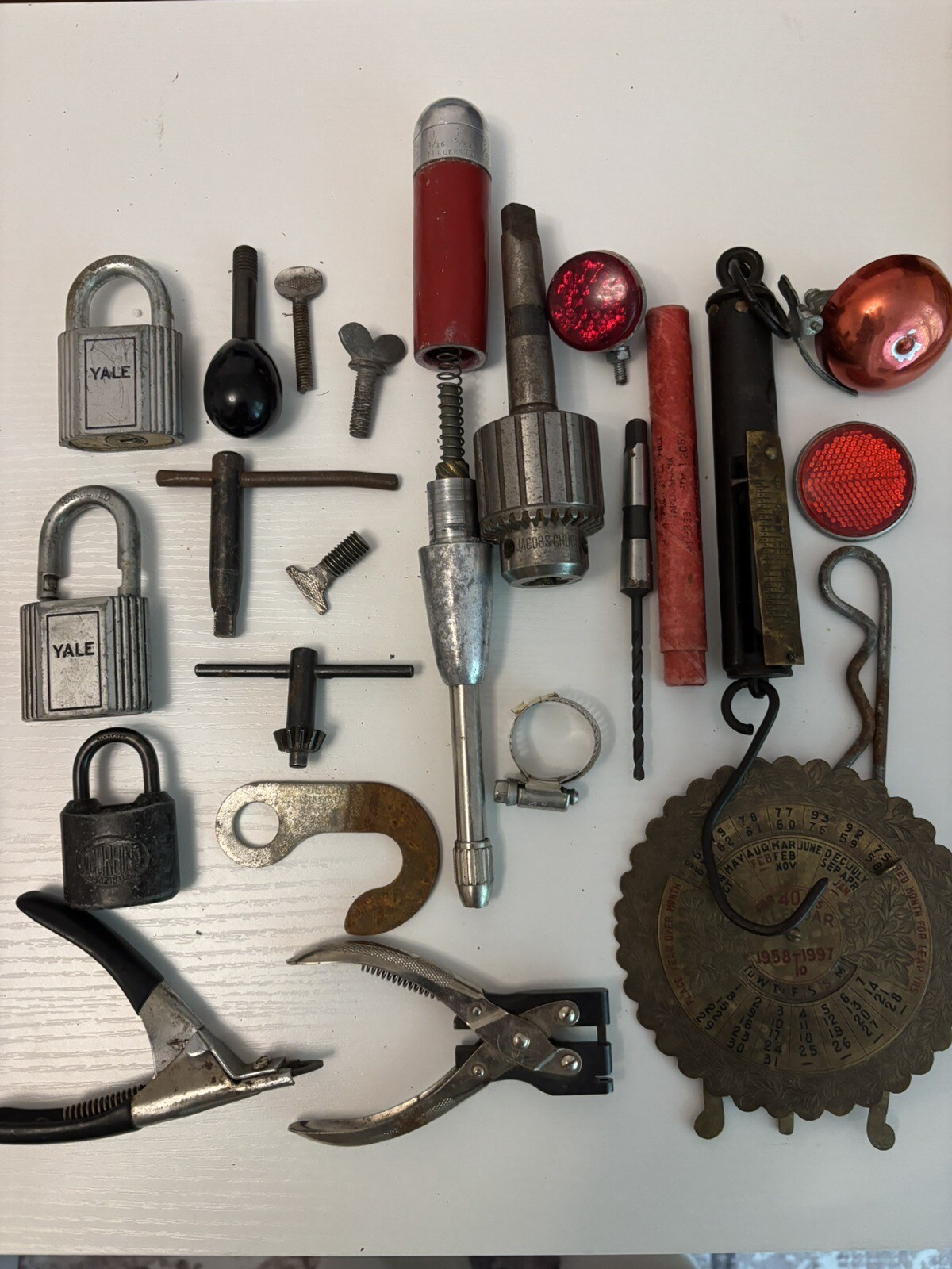 Vtg Machinist Junk drawer Lot  22pc Jacobs Chuck Keys Taper Locks Reflectors