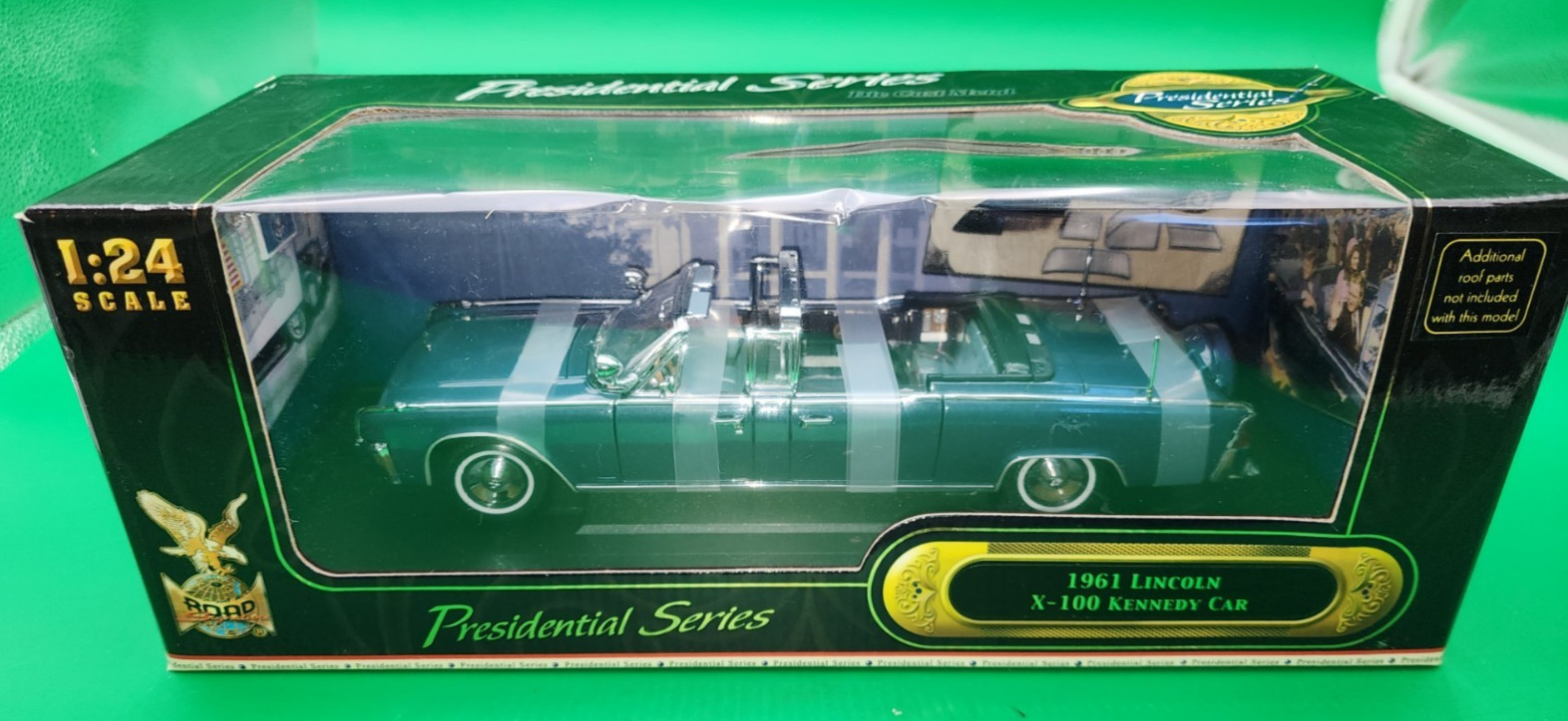 Road Signature 1961 Lincoln X-100 Kennedy Car 1:24 Diecast NIB