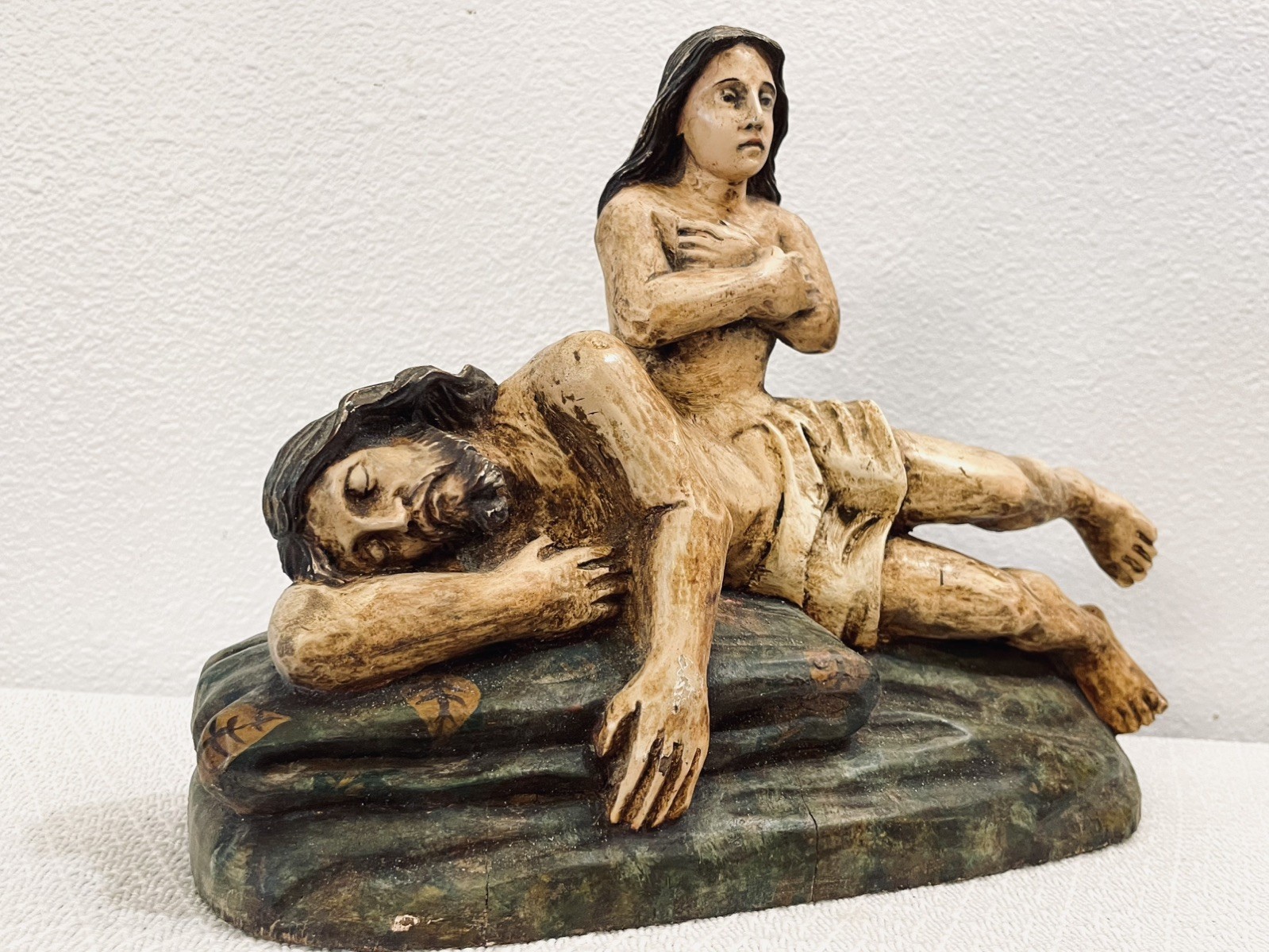 VINTAGE CARVED WOOD FOLK ART RARE DEPICTION OF 