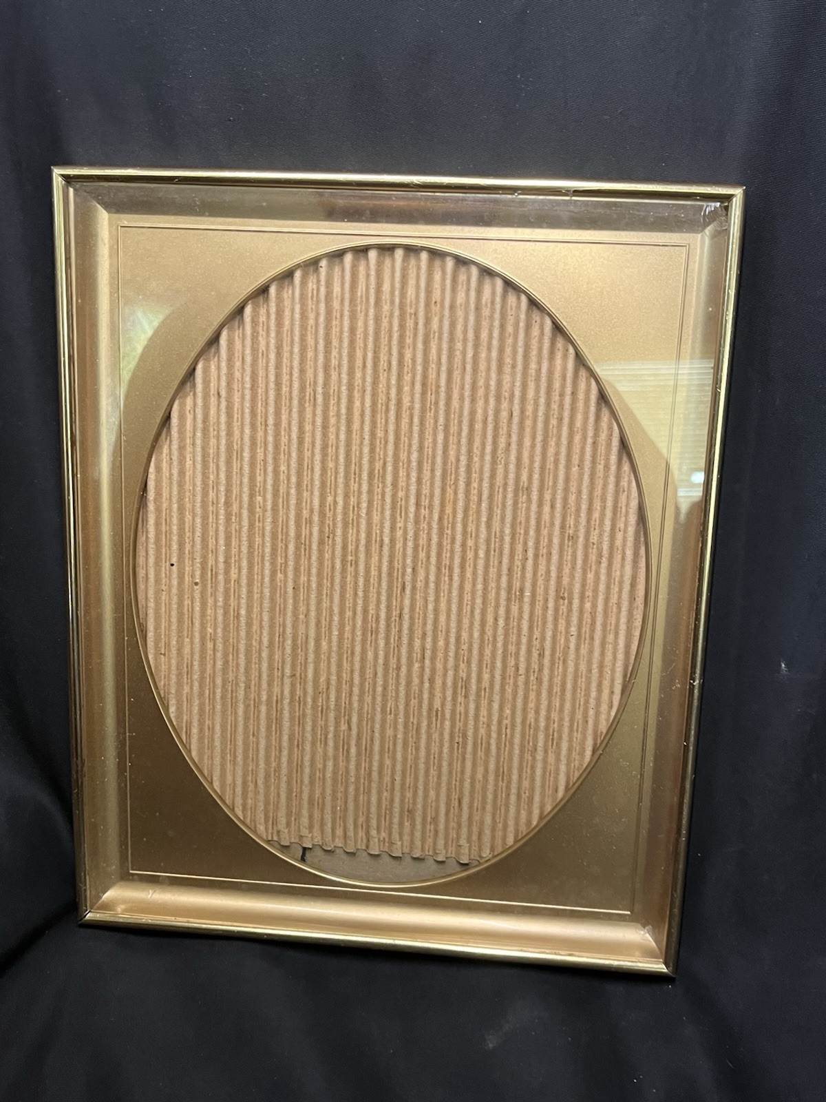 VINTAGE BRASS 11 X 9” PICTURE FRAME WITH OVAL MATTING 11 X 9”
