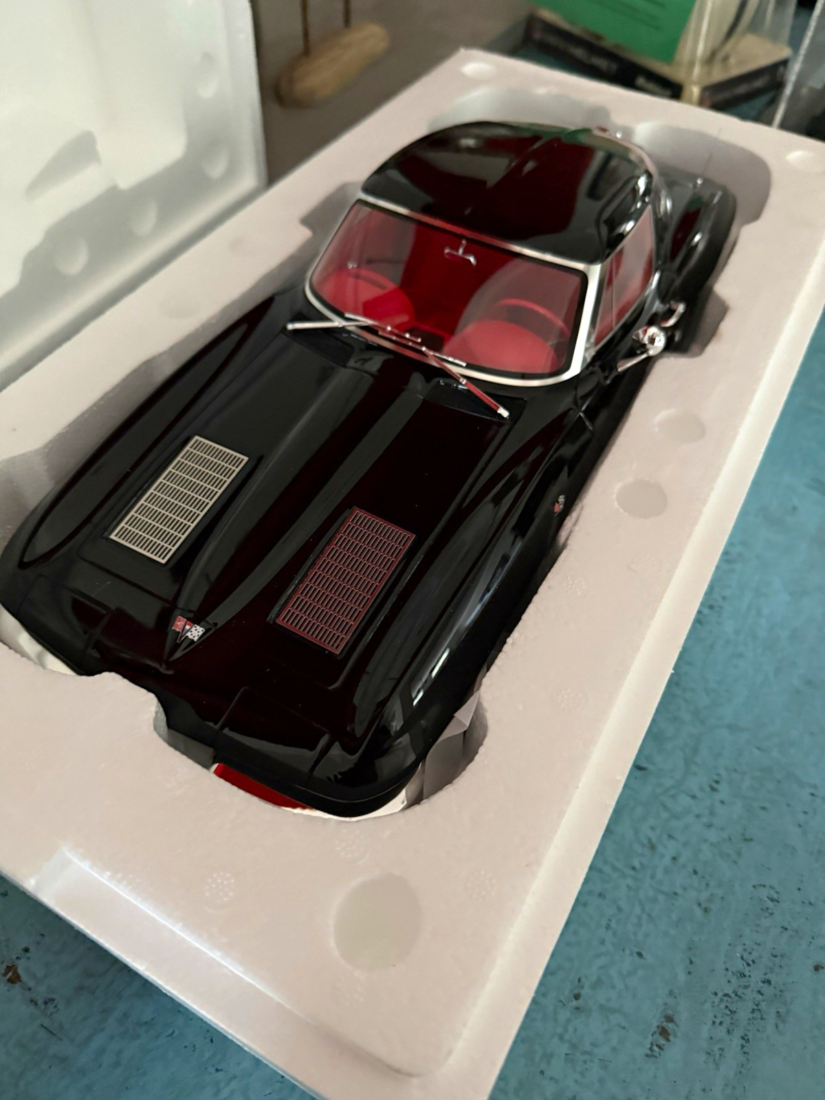 Pristine GT Spirit large 1:12 scale high-end resin replica of the 1963 Corvette 