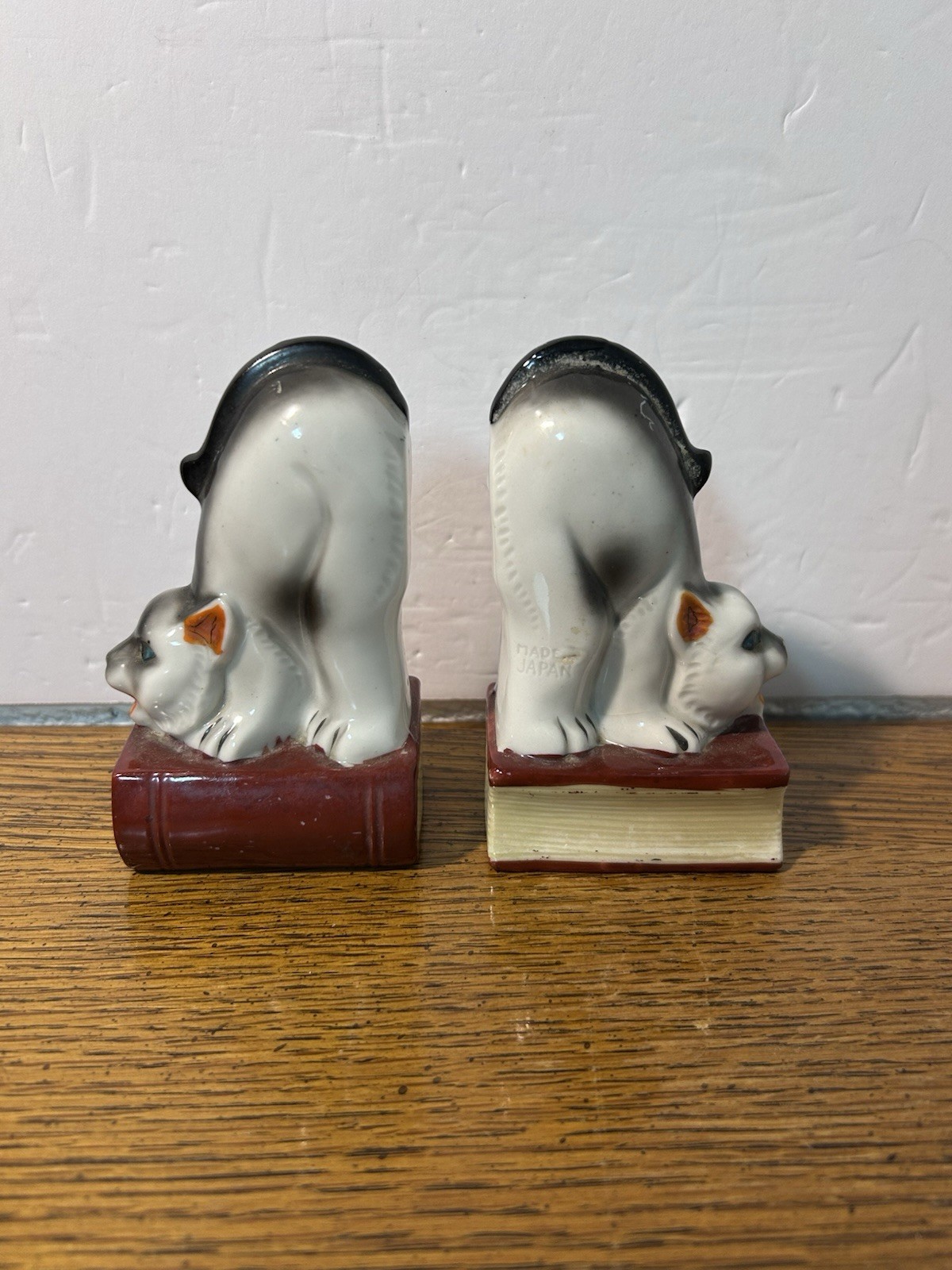 Vintage Ceramic Cat Bookends Made In Japan Mid Century Arched Back Stretching 5\ Vintage Ceramic Cat Bookends Made In Japan Mid Century Arched Back Stretching 5\