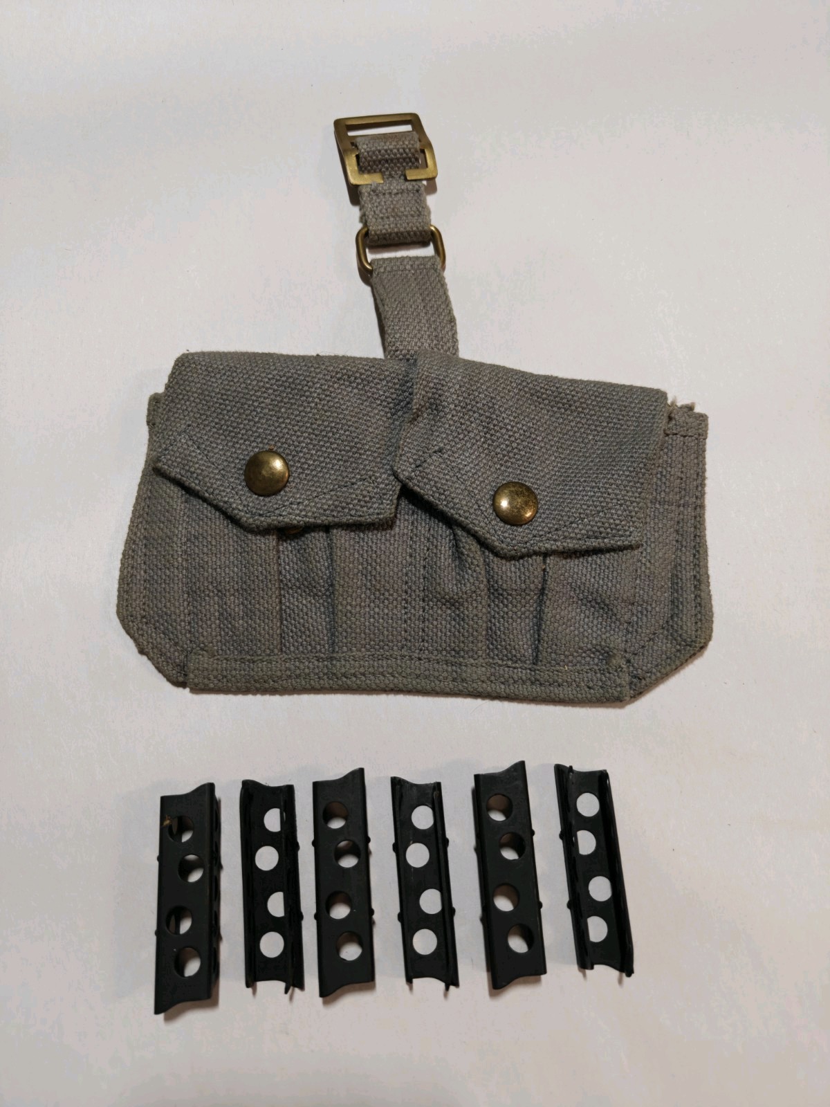 SET OF 6 BRITISH LEE ENFIELD 303 CLIPS WITH 2 POCKET AMMO POUCH