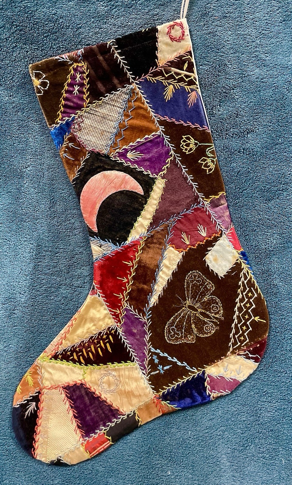 GORGEOUS ANTIQUE VINTAGE CRAZY QUILT CHRISTMAS STOCKING CUTTER QUILT 26-86