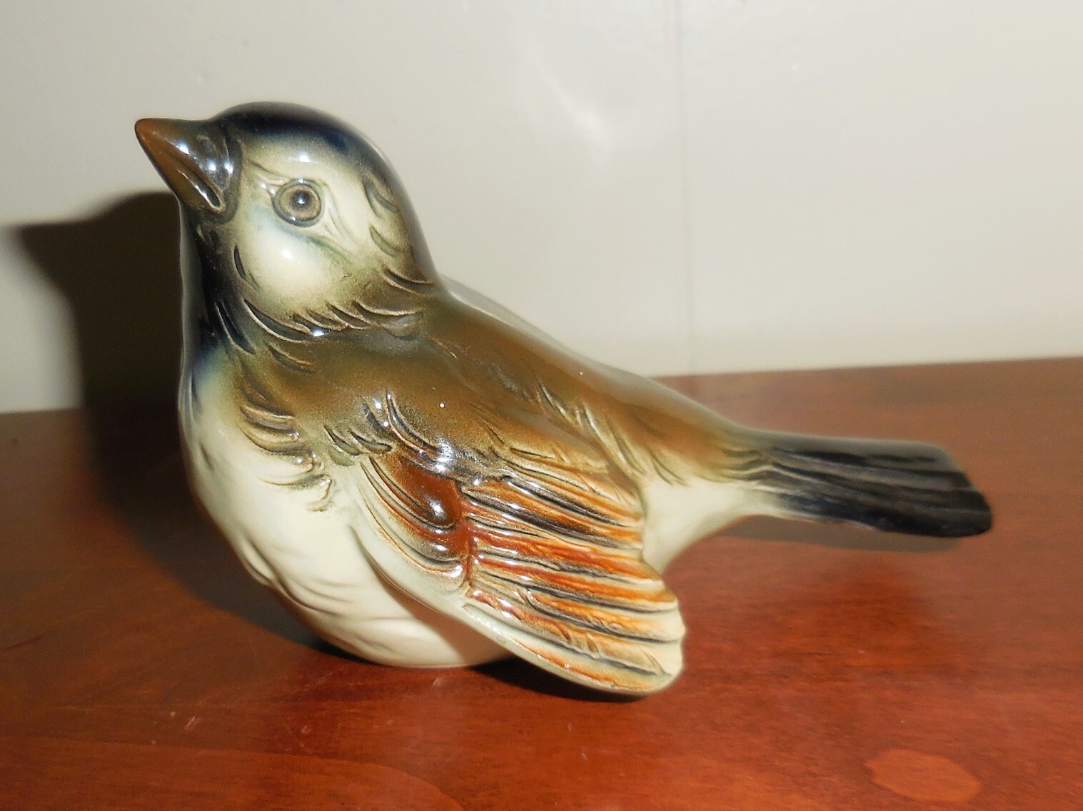 VINTAGE GERMAN GOEBEL PORCELAIN BIRD FIGURINE BEAUTIFL COLORFUL  DESIGN