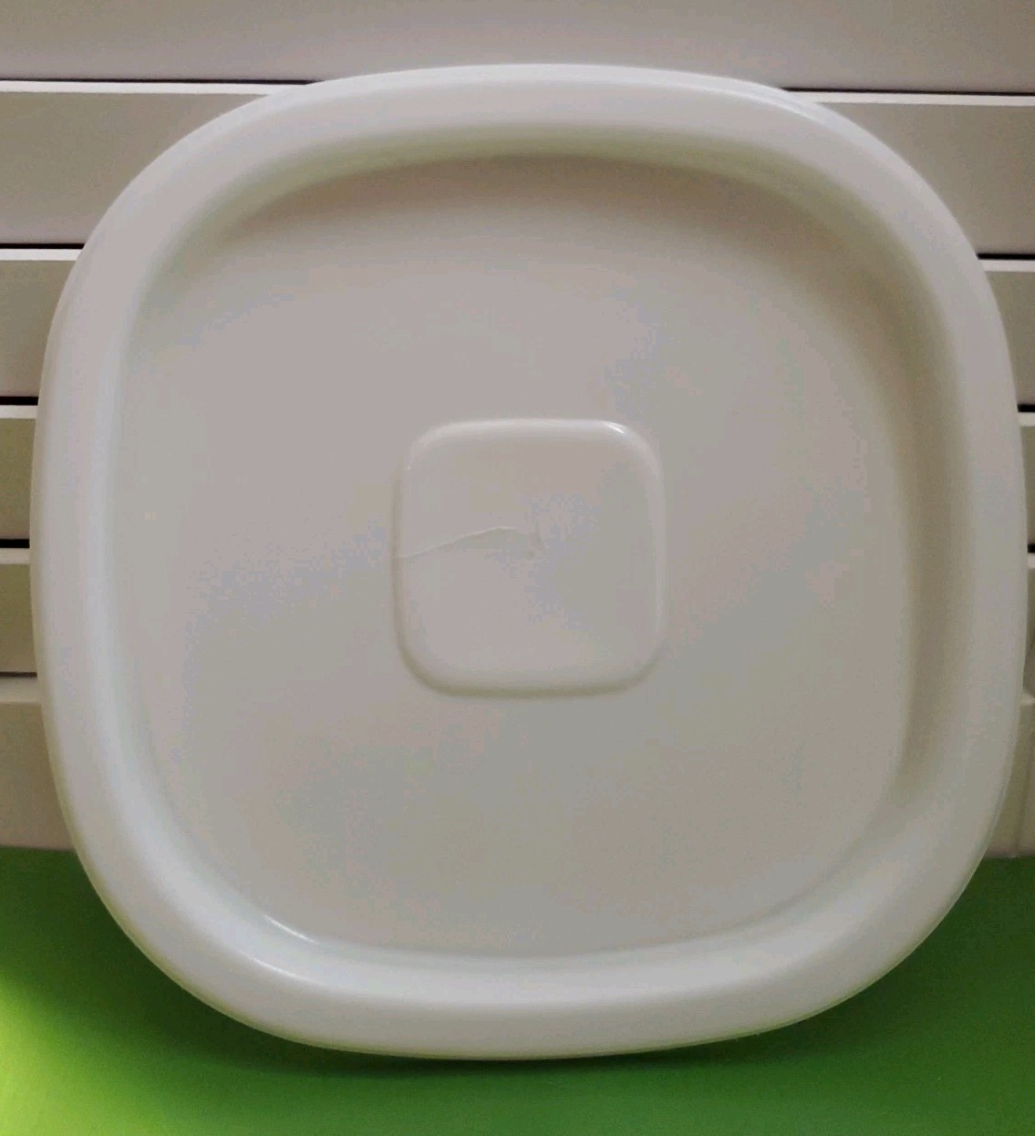 VTG Rubbermaid Servin\' Saver White Square Lid 0046 # 6 Replacement Part