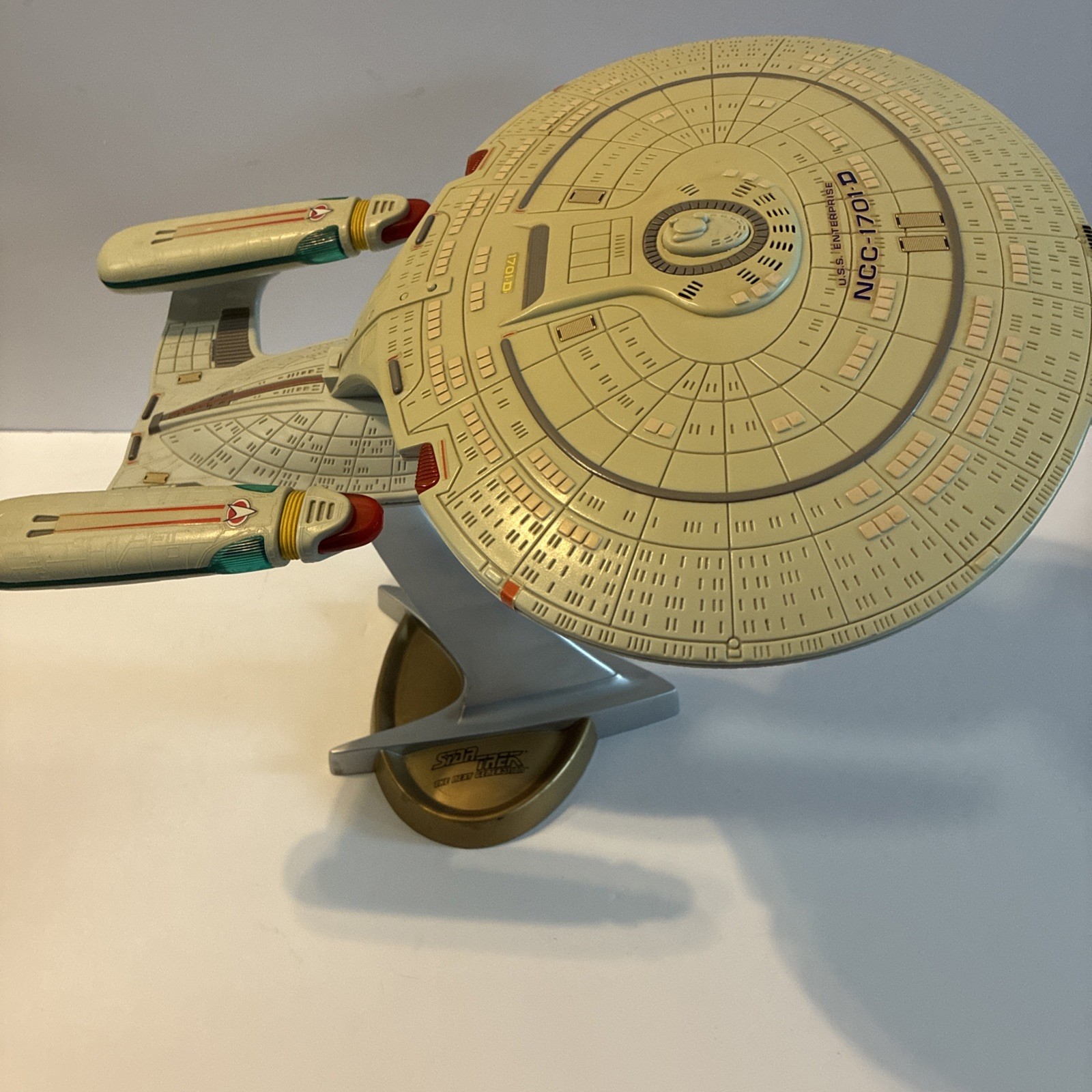 Vintage 1992 Star Trek USS Enterprise NCC 1701-D Space Talk Series Stand Vintage 1992 Star Trek USS Enterprise NCC 1701-D Space Talk Series Stand
