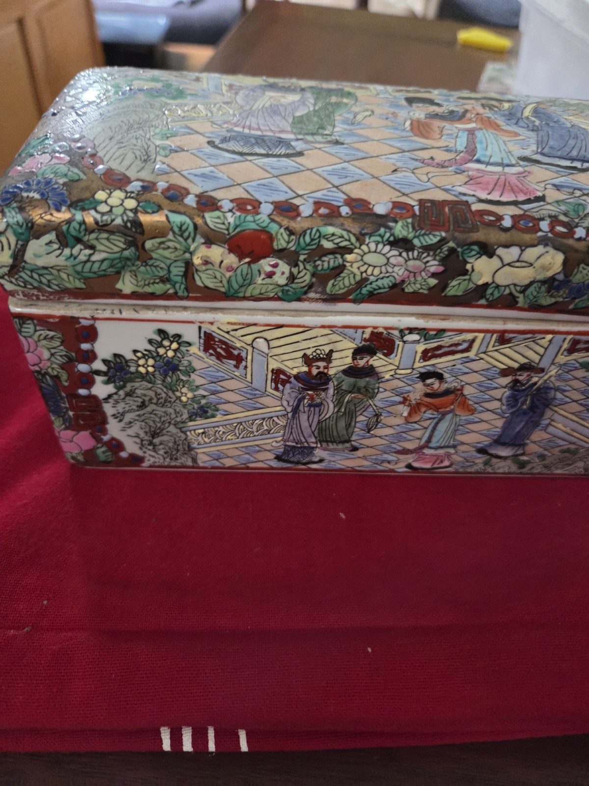 Chinese Painted Porcelain Lidded Trinket Box Figural Scene Floral Border Mark