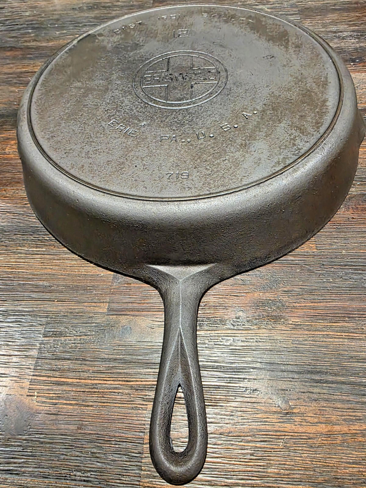 Griswold Cast Iron #12 Large Block Logo Skillet w/ Heat Ring Griswold Cast Iron #12 Large Block Logo Skillet w/ Heat Ring