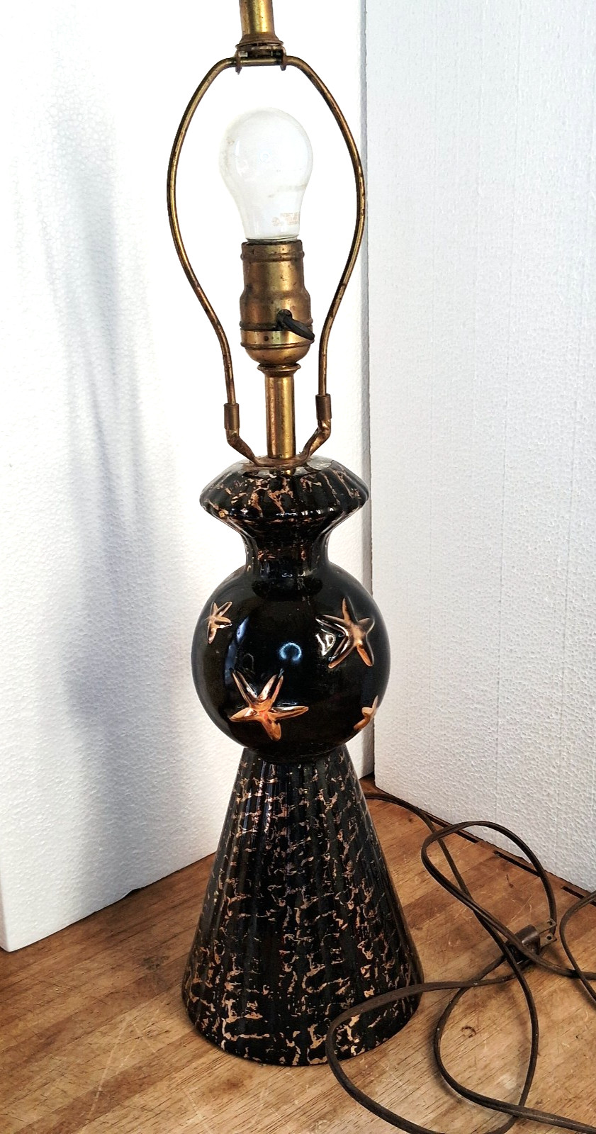 VTG Mid Century Modern Atomic Black Ceramic Gold Flake Splatter Table Lamp 60\'s