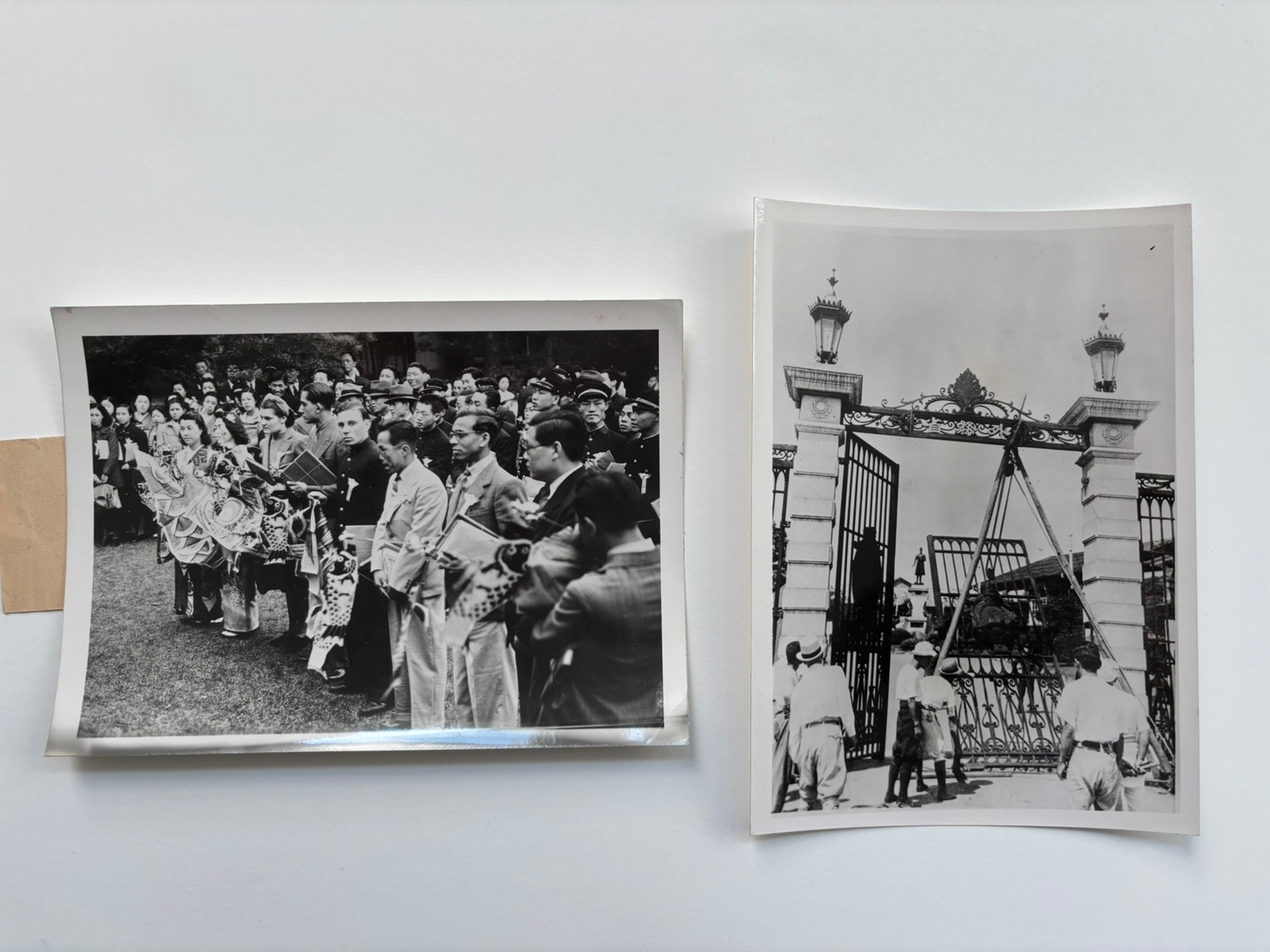 1941 Press Photos Japan Tokyo foreign students party, metal gate 