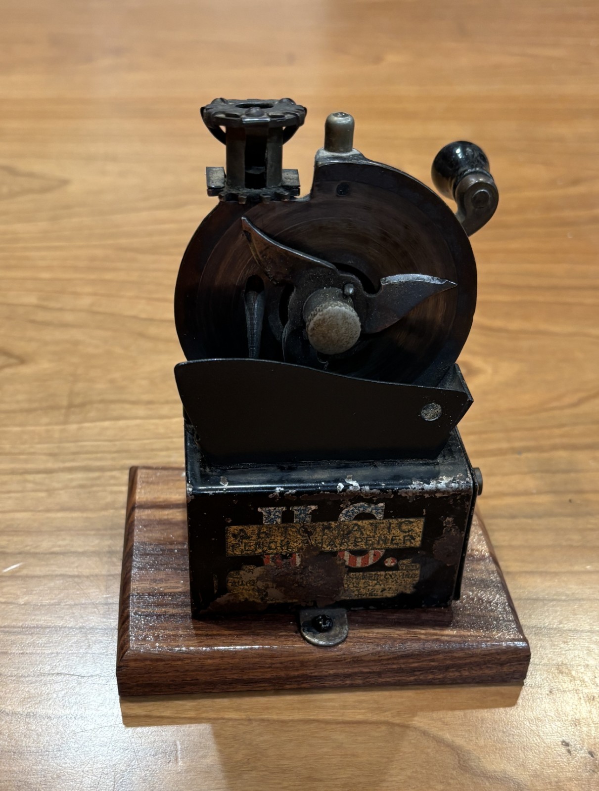 Original Antique US AUTOMATIC Pencil Sharpener. Complete. (1)