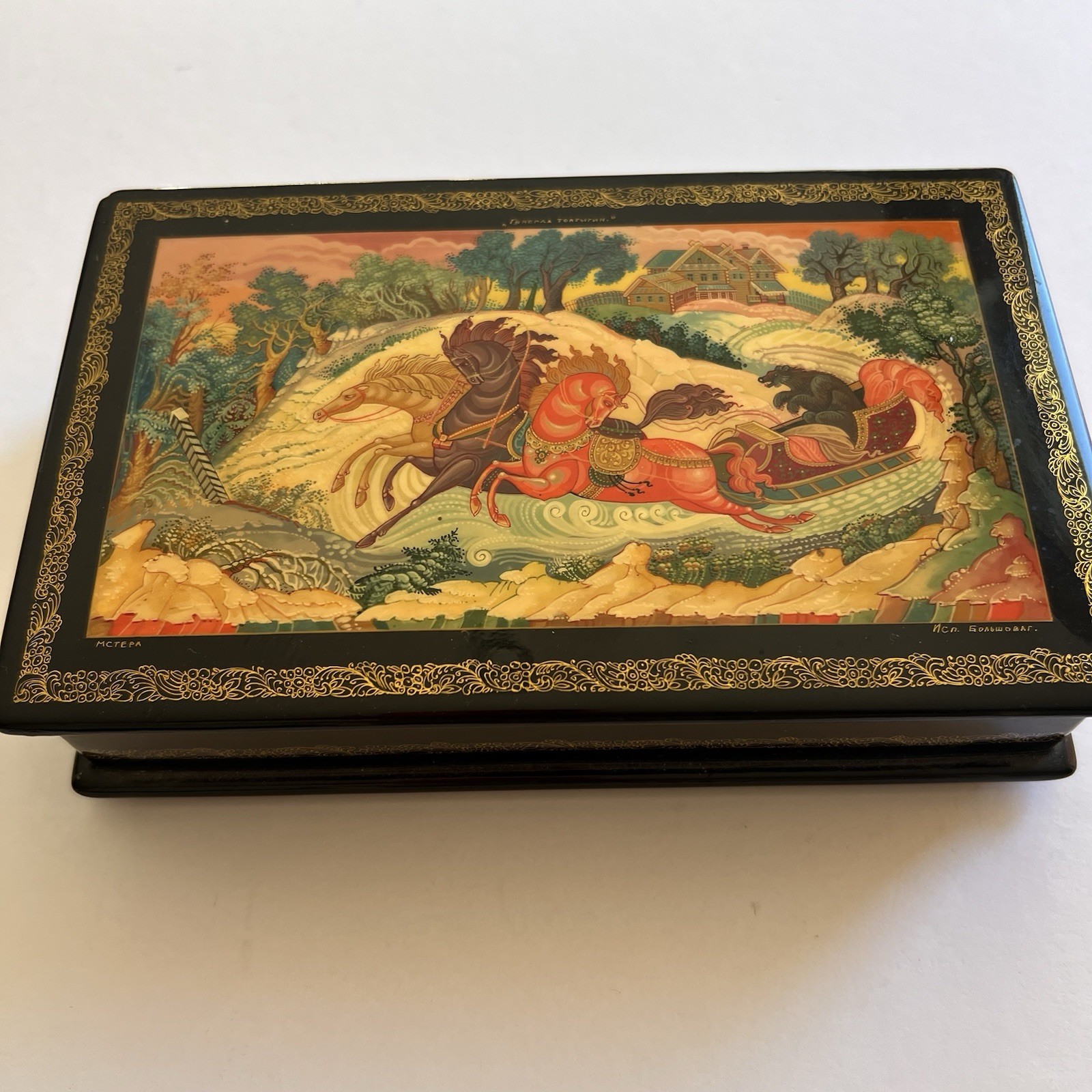 Vintage Russian Lacquer Box – Mstera Hand-Painted Papier-Mâché – 8” x 5” x 2”