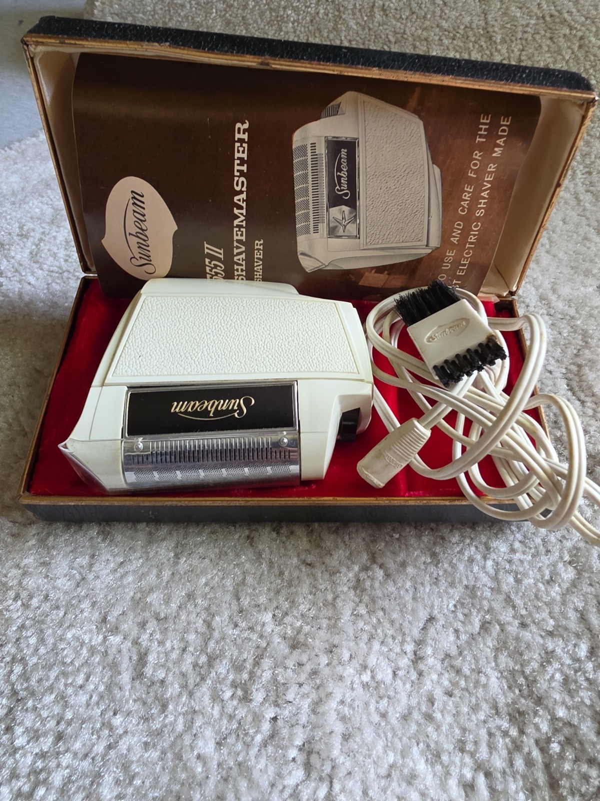 Vintage Lady Sunbeam Electric Shaver Model 555-II WORKING w/ Case Brush Guide
