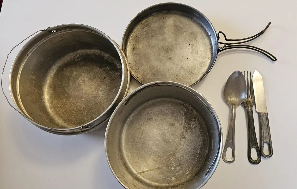WWII US Army Mess Kit 1942 & 1945 Dated Field Gear Set WWII US Army Mess Kit 1942 & 1945 Dated Field Gear Set