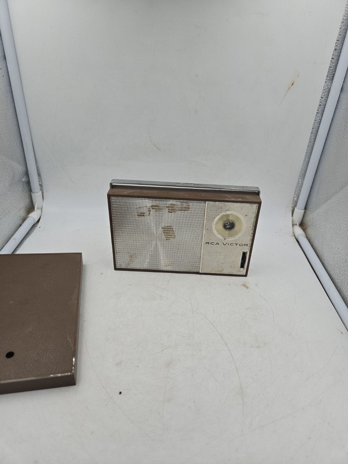 1960s VIntage RCA VICTOR Impac Transistor Radio Model: 1-RG-46 For Parts 1960s VIntage RCA VICTOR Impac Transistor Radio Model: 1-RG-46 For Parts