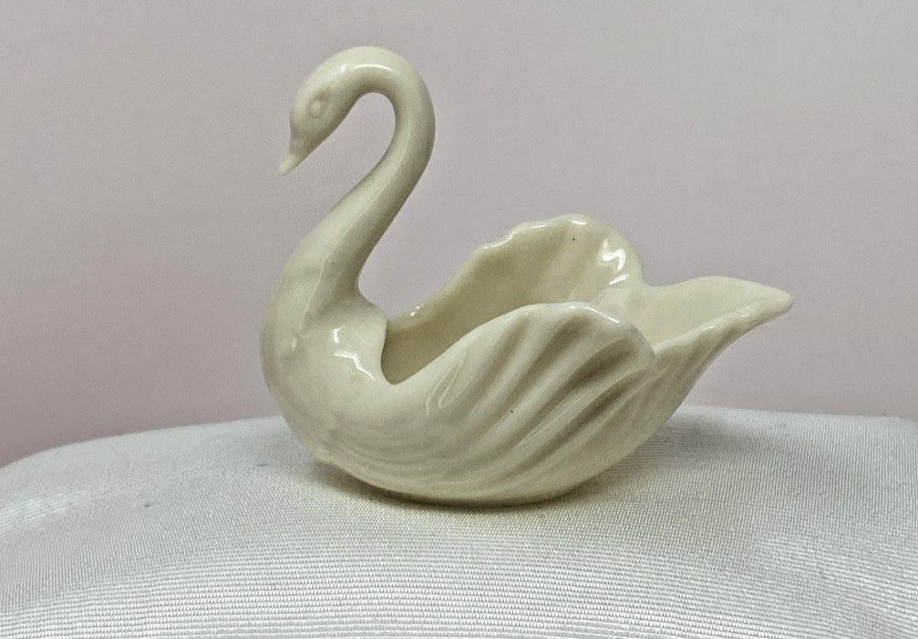 Lenox Porcelain Small  Swan  To The  Bride EUC #1018