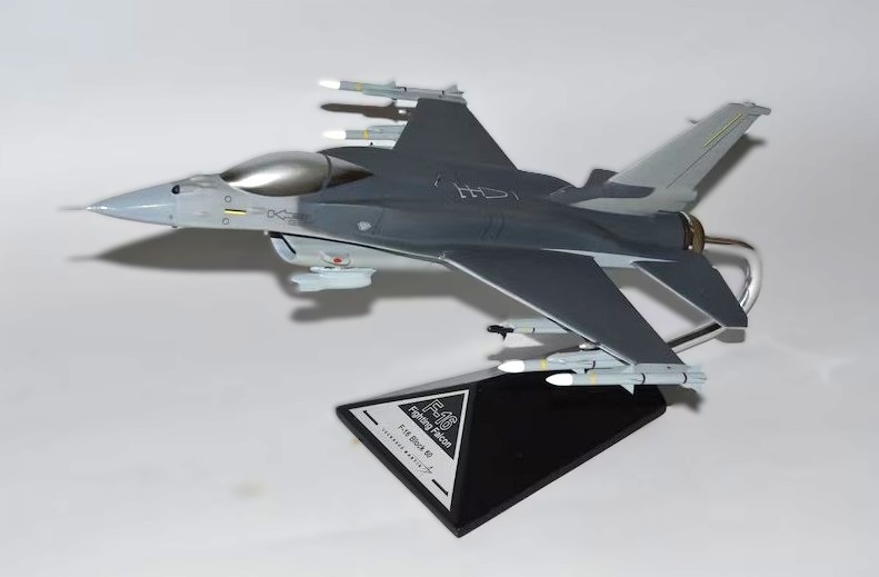 USAF Lockheed Martin Boeing F-16 Block 60 Desk Top Jet Model 1/40 SC Airplane