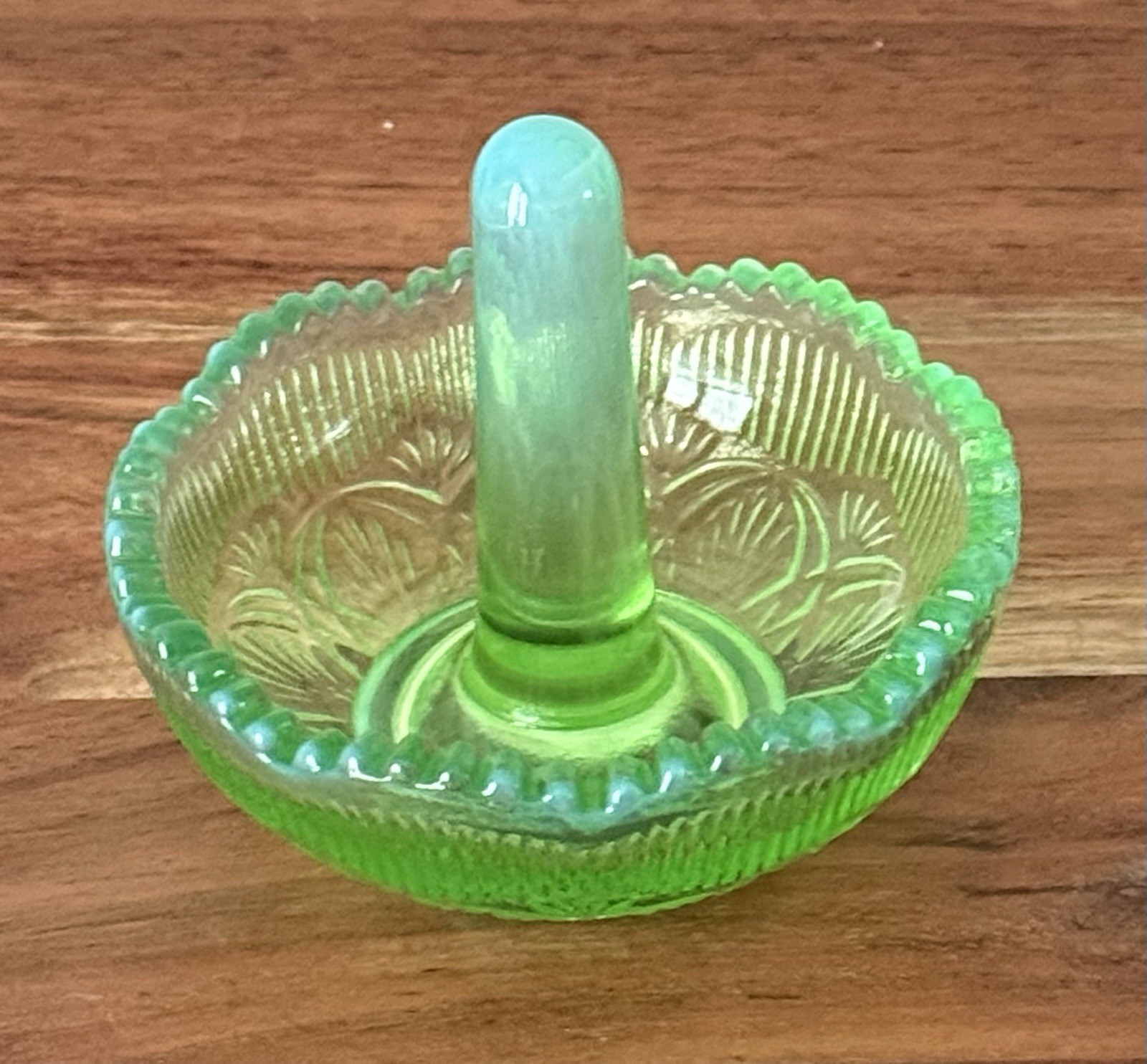 Mosser Glass USA Ring Holder - GREEN OPAL - Great gift for Mom, Sister, Aunt