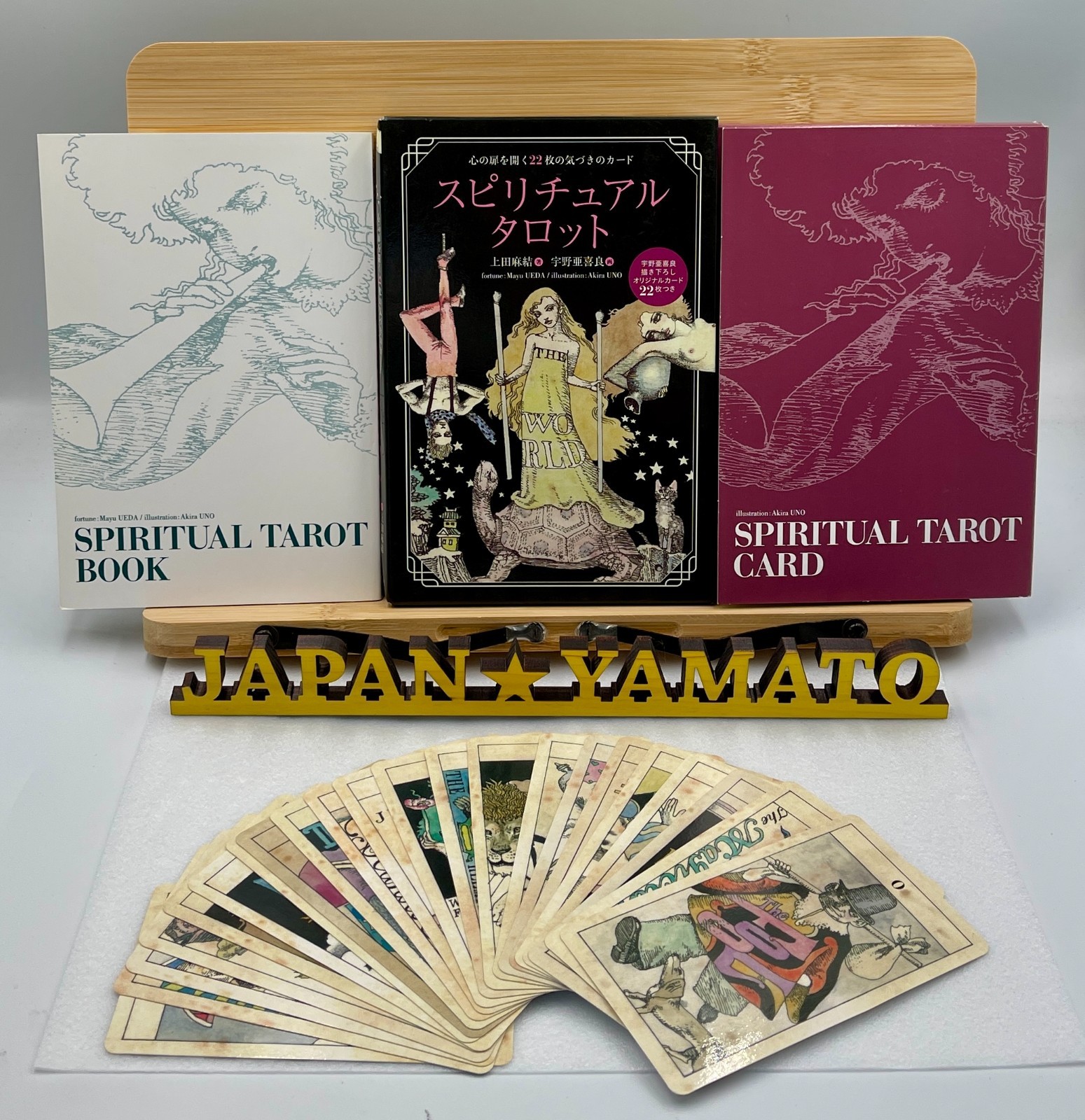 The Spiritual Tarot Cards Deck by Akira / Aquirax Uno First Edition Japan Used