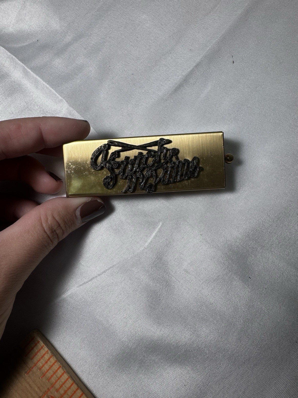 Vintage Fifth Avenue Gold Tone Metal Travel Sewing Kit Compact VT-1328