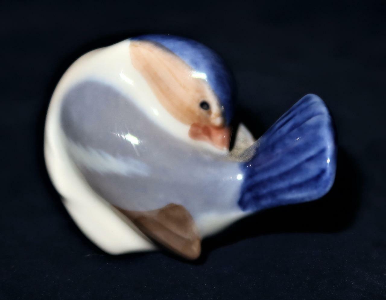 Bing & Grondahl Porcelain Bird Figurine 1041 FINCH Denmark, 2 1/8