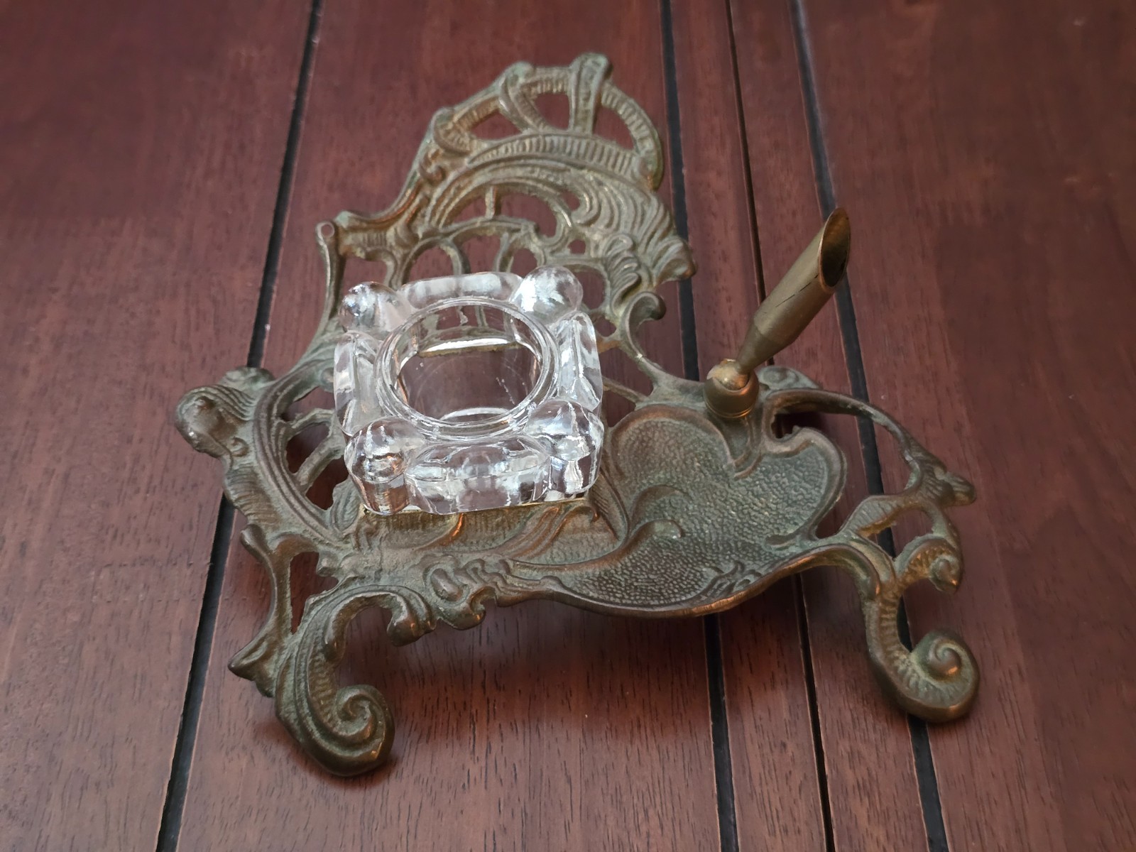 Vintage 1983 Teleflora Antique Brass Inkwell & Pen Holder. Art Nouveau Decor Vintage 1983 Teleflora Antique Brass Inkwell & Pen Holder. Art Nouveau Decor