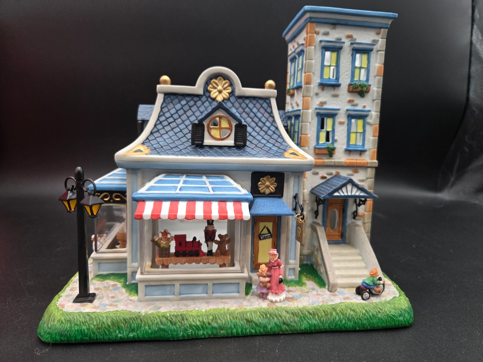 PartyLite Olde World Village The Toy Shoppe Tealight House #6 P8198 With Box