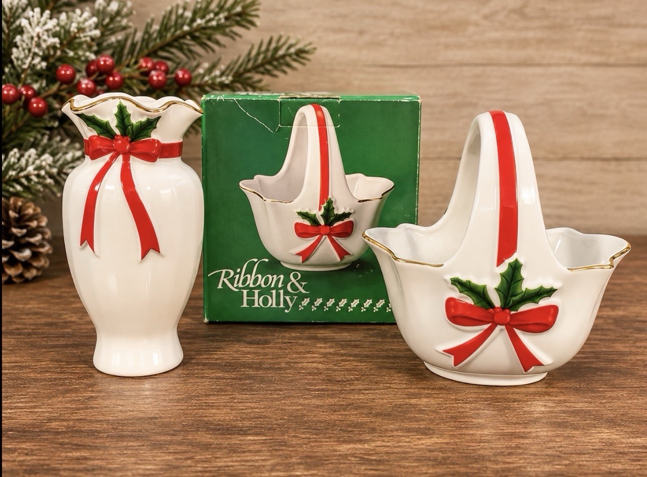 Vintage Mount Clemens Pottery Ribbon & Holly Christmas Vase and Basket Set-Japan
