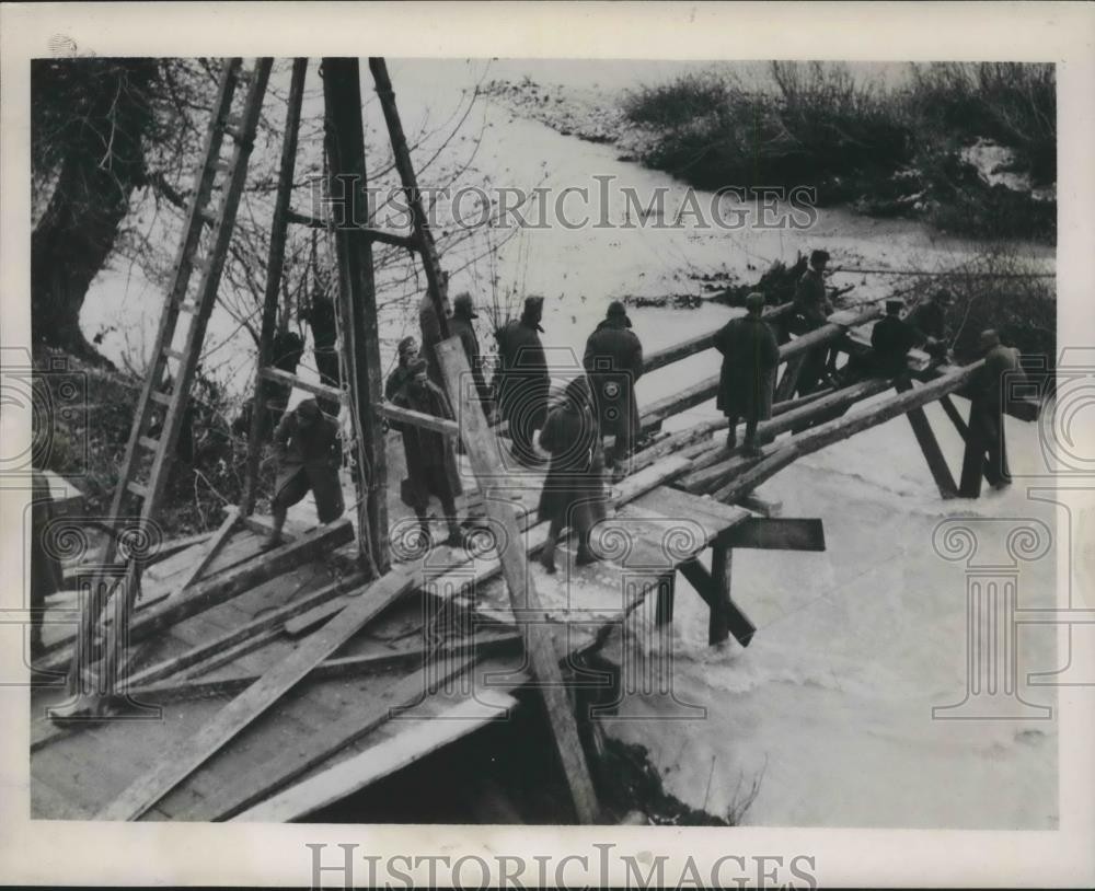 1941 Press Photo World War II - Greek Troops in Tepelene, Albania - mjm06569 1941 Press Photo World War II - Greek Troops in Tepelene, Albania - mjm06569