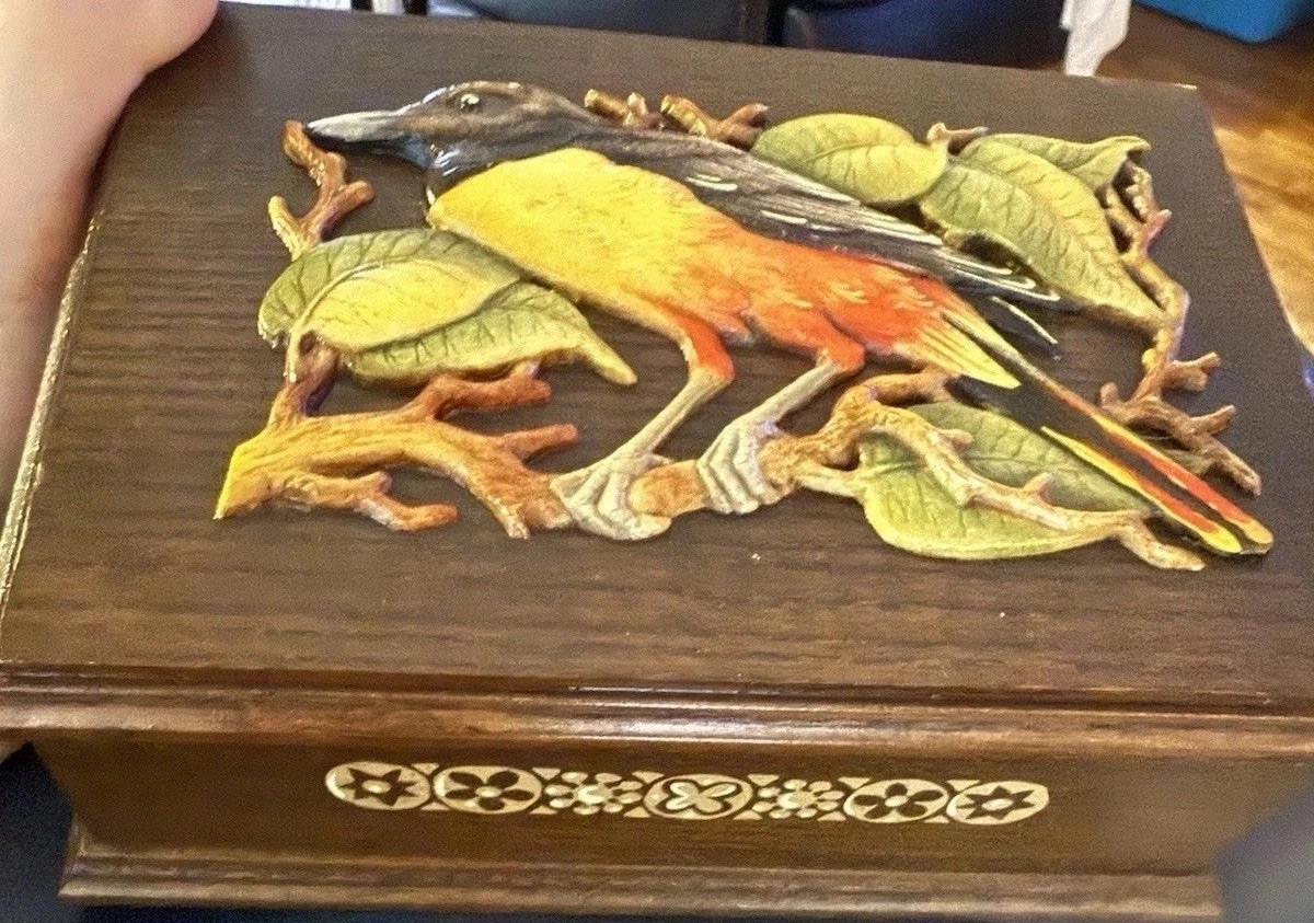 VTG  ANRI Italy Carved Music Jewelry Box Plays “I Am Only A Bird In Gilded Cage”