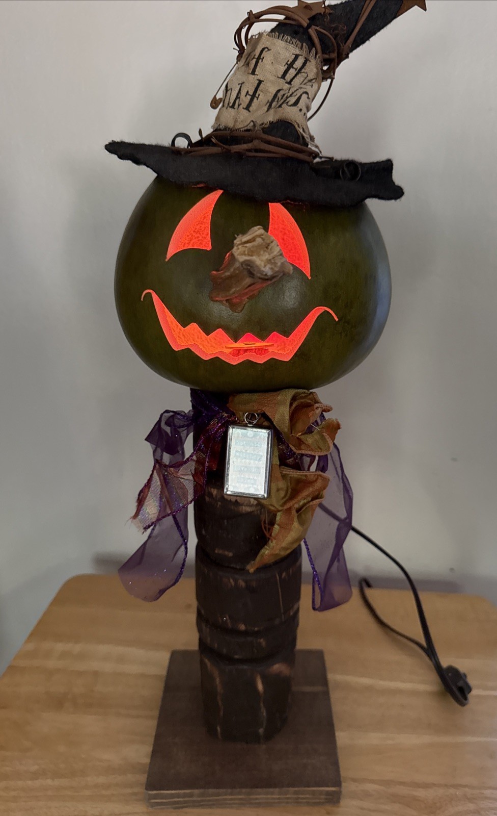 Meadowbrooke Gourds Jack O Lantern  Witch Lighted Halloween Lamp Post Primitive