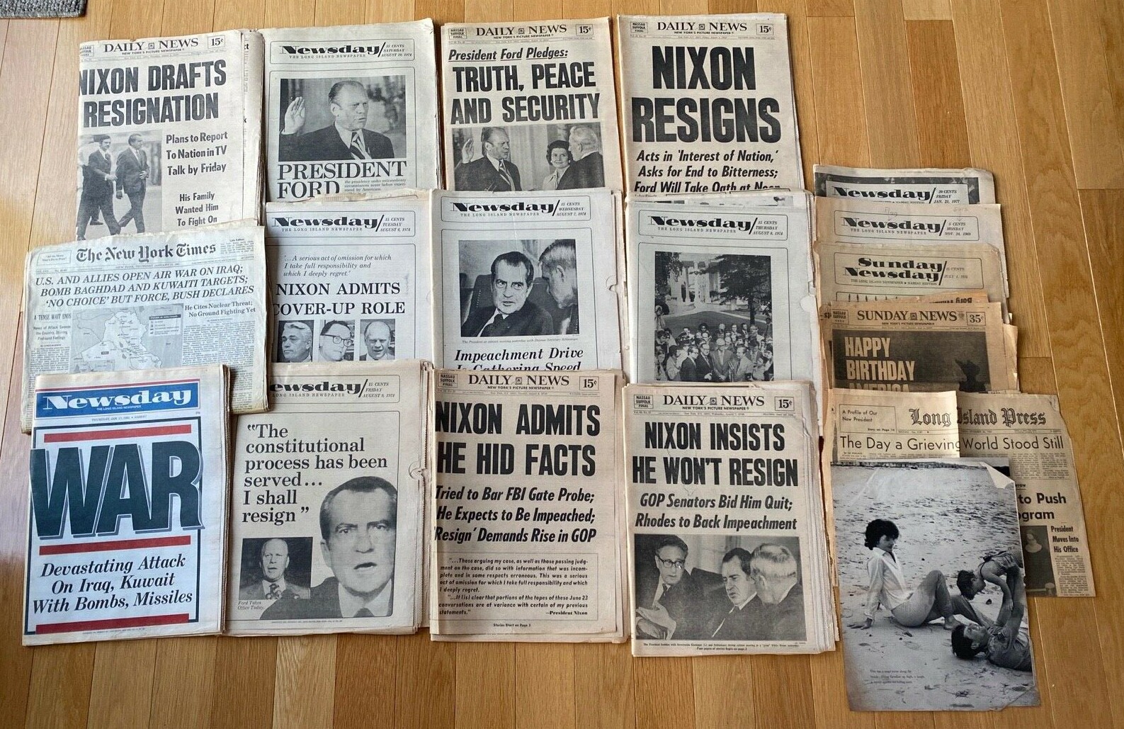 VINTAGE NEWSPAPERS TIMES / DAILY NEWS / NEWSDAY / NIXON lot of 12