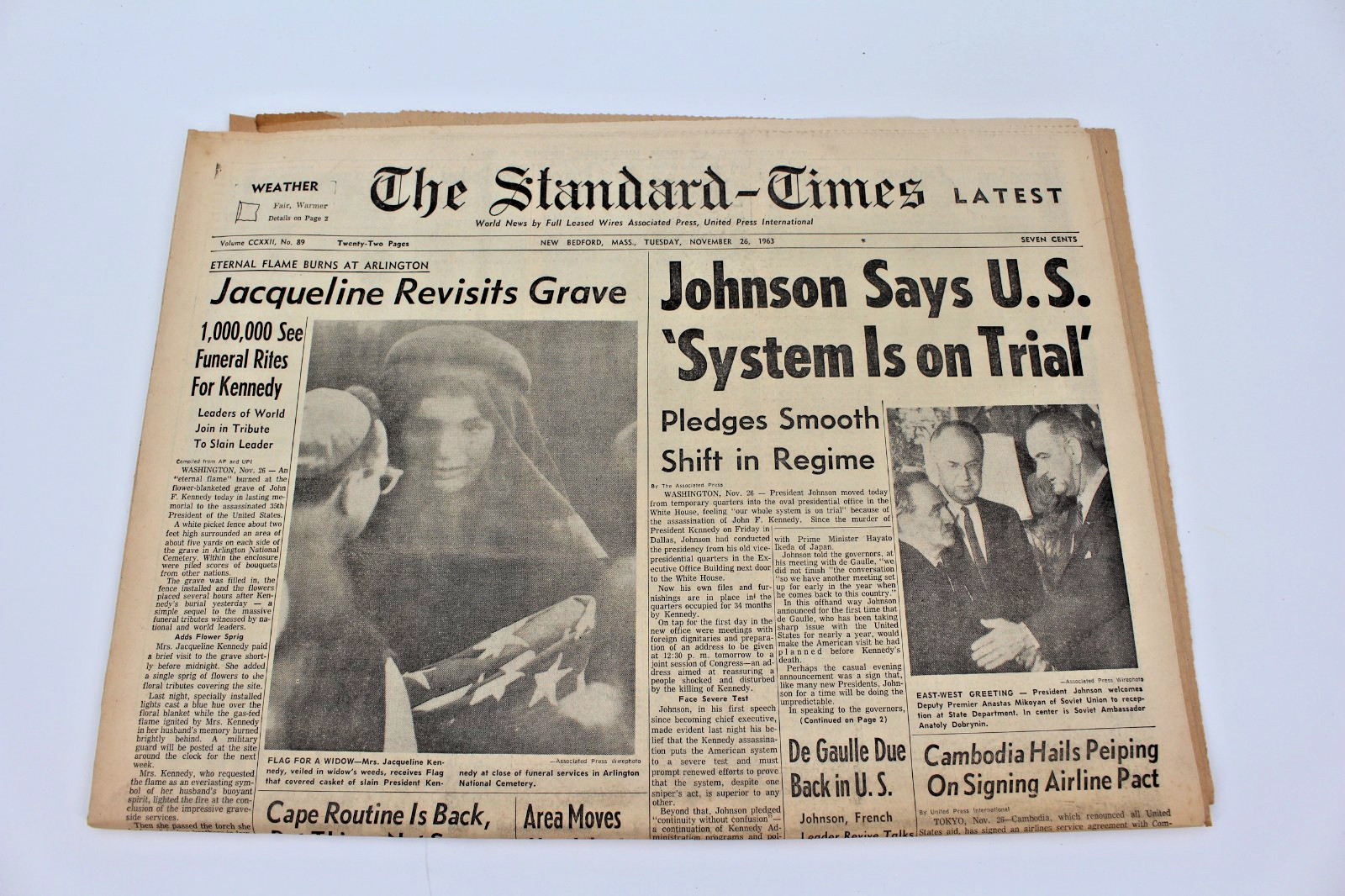Original Nov 26 1963 The Standard Times – Jacqueline Revisits Grave, John  – JFK