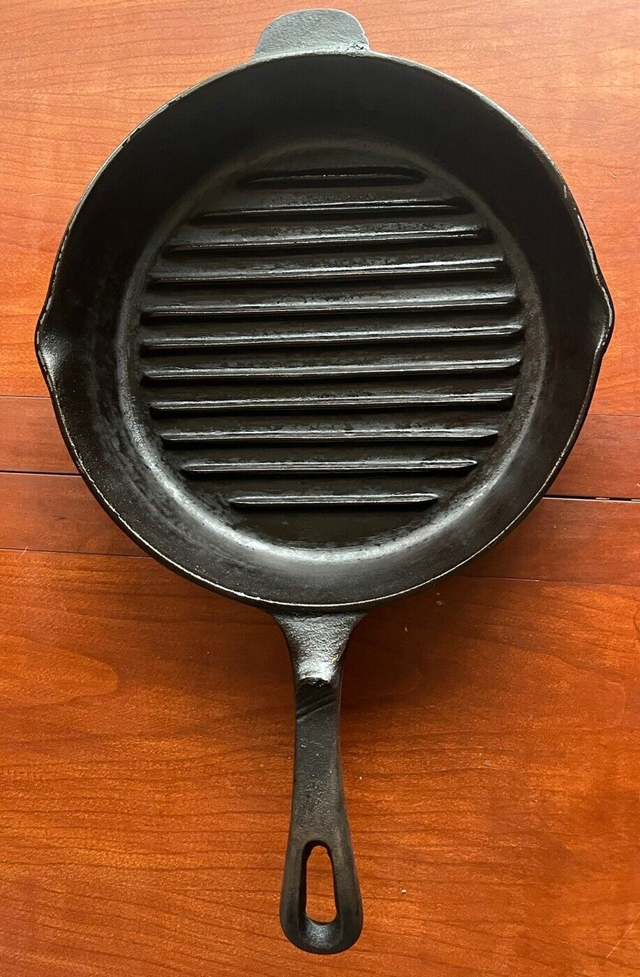 Vintage Cast Iron Skillet Frying Pan Seasoned 12” Raised Griddle Non Stick