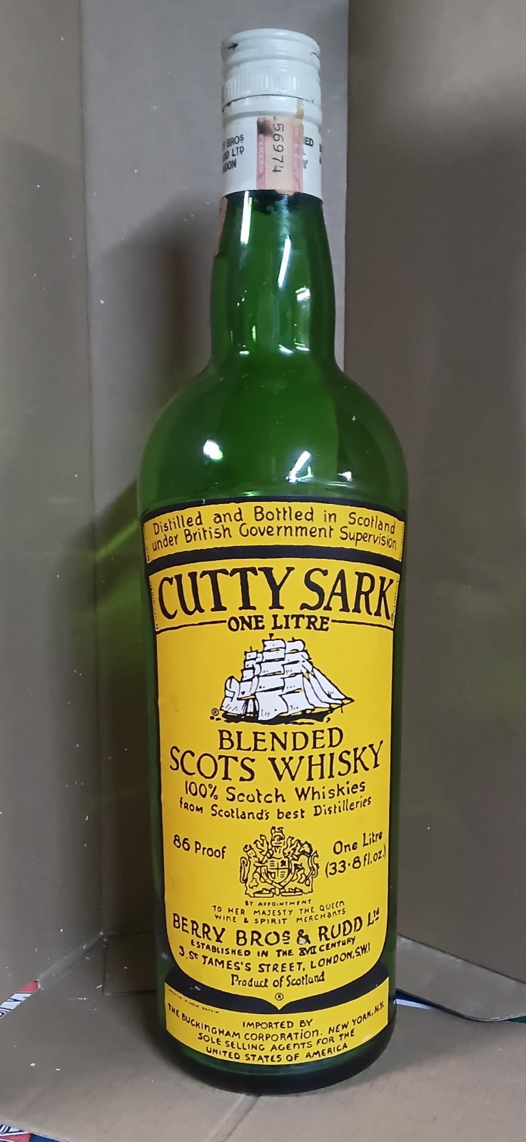 Vintage Cutty Sark Blended Scots Scotch Whiskey Bottle One Litre Vintage Cutty Sark Blended Scots Scotch Whiskey Bottle One Litre