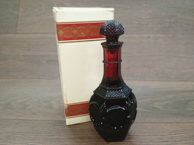 Avon 1876 Cape Cod Ruby Red Glass Decanter W/ Stopper NEW IN BOX 1975-93 RED 47
