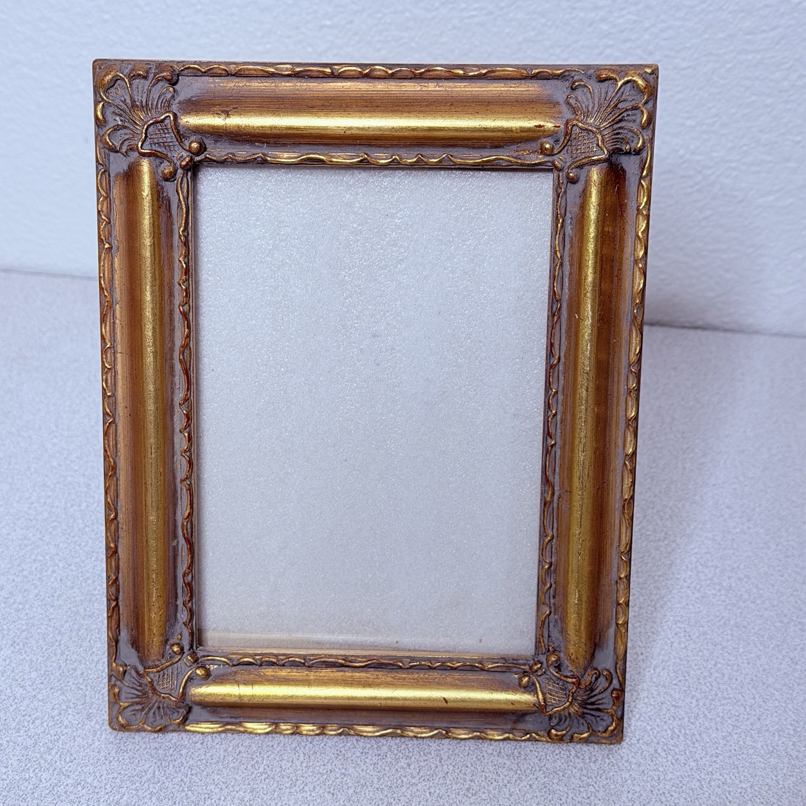 VTG Ornate Gold Picture Frame 5x7 Floral Baroque Style Made in Taiwan 9x7