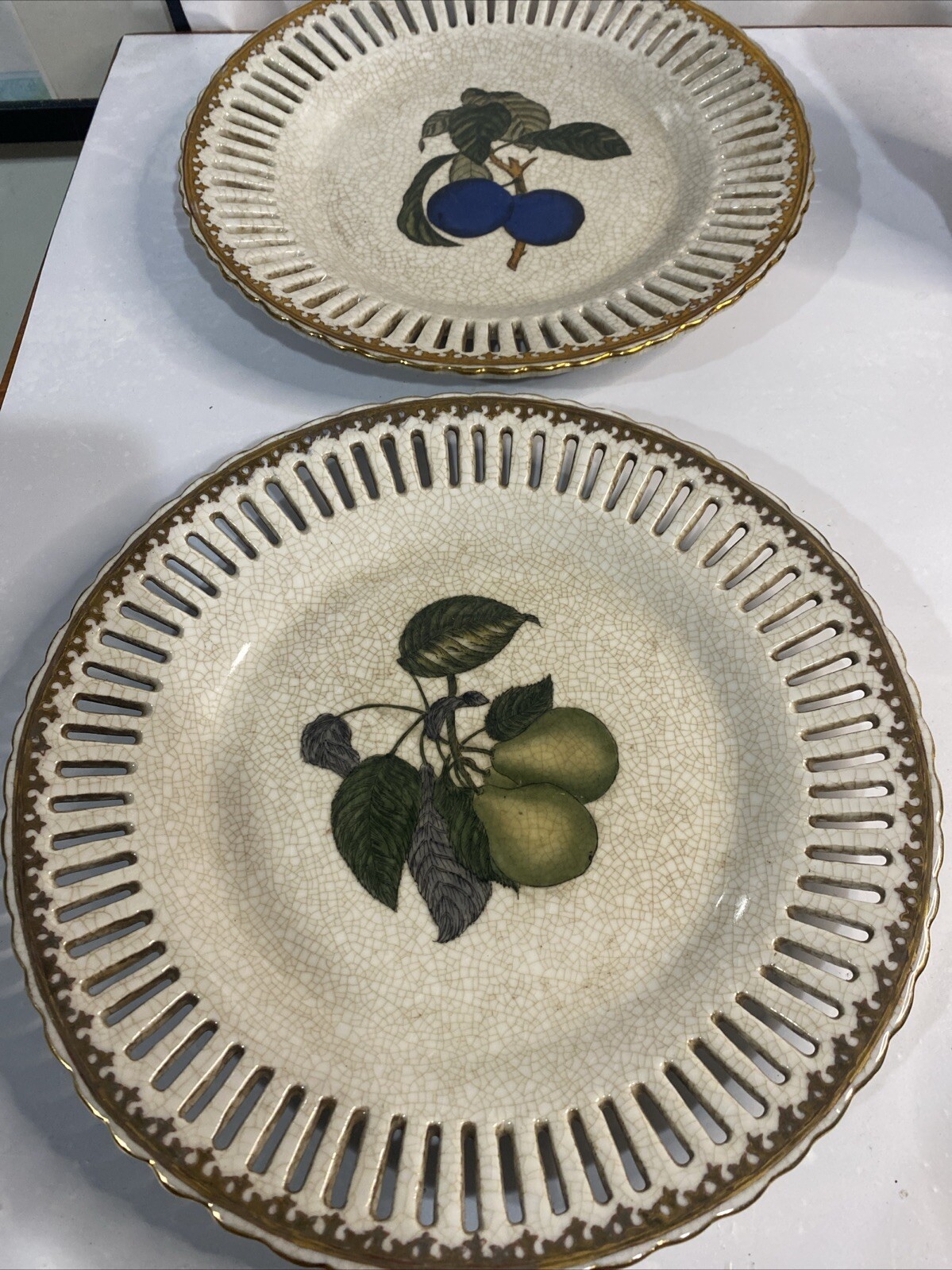2 United Wilson JUWC 1897 Pears Fruit  Reticulated Wall Plate 9 3/4