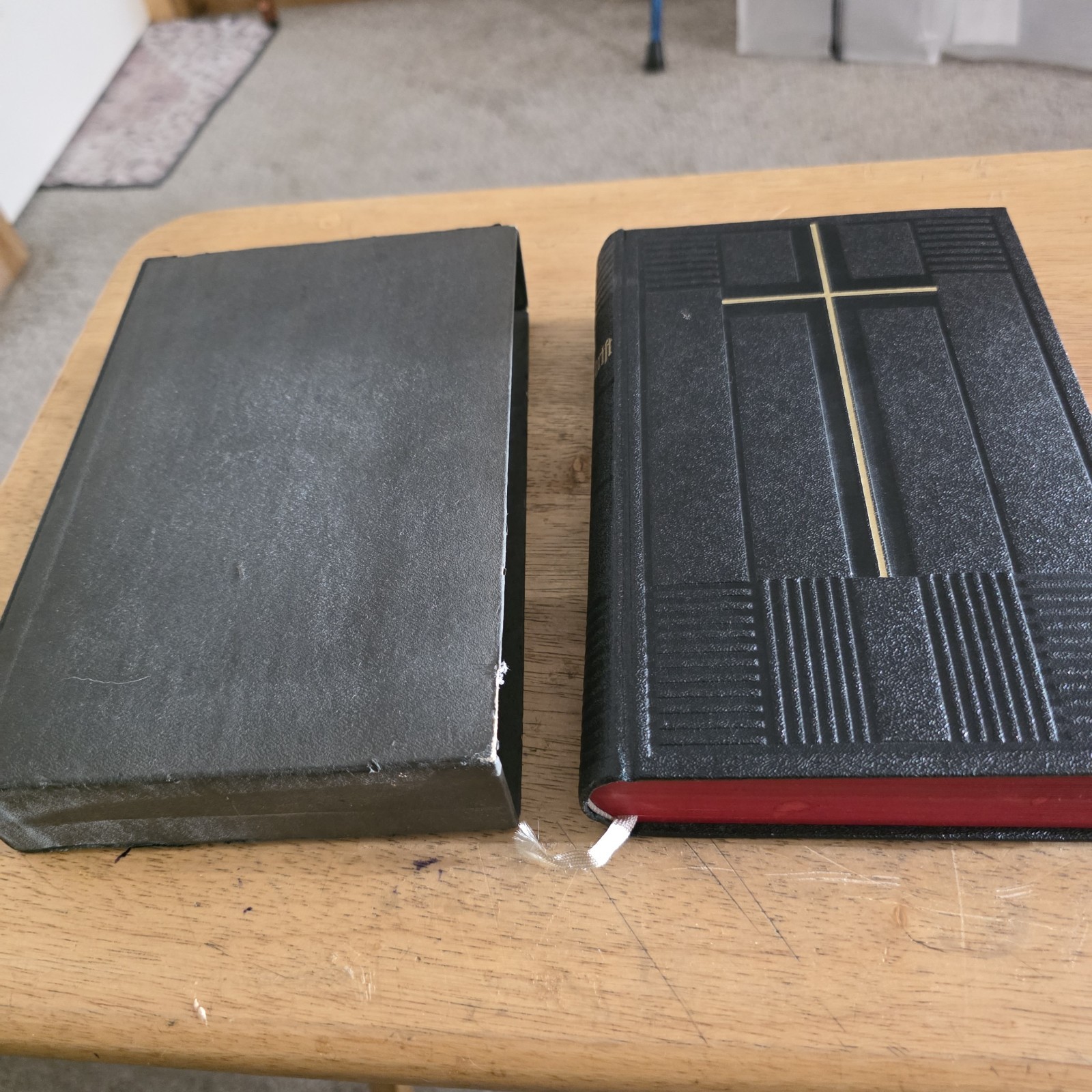 Vintage 1954 German Bible In Slide In Box  Printed In Germany Review All Photos 