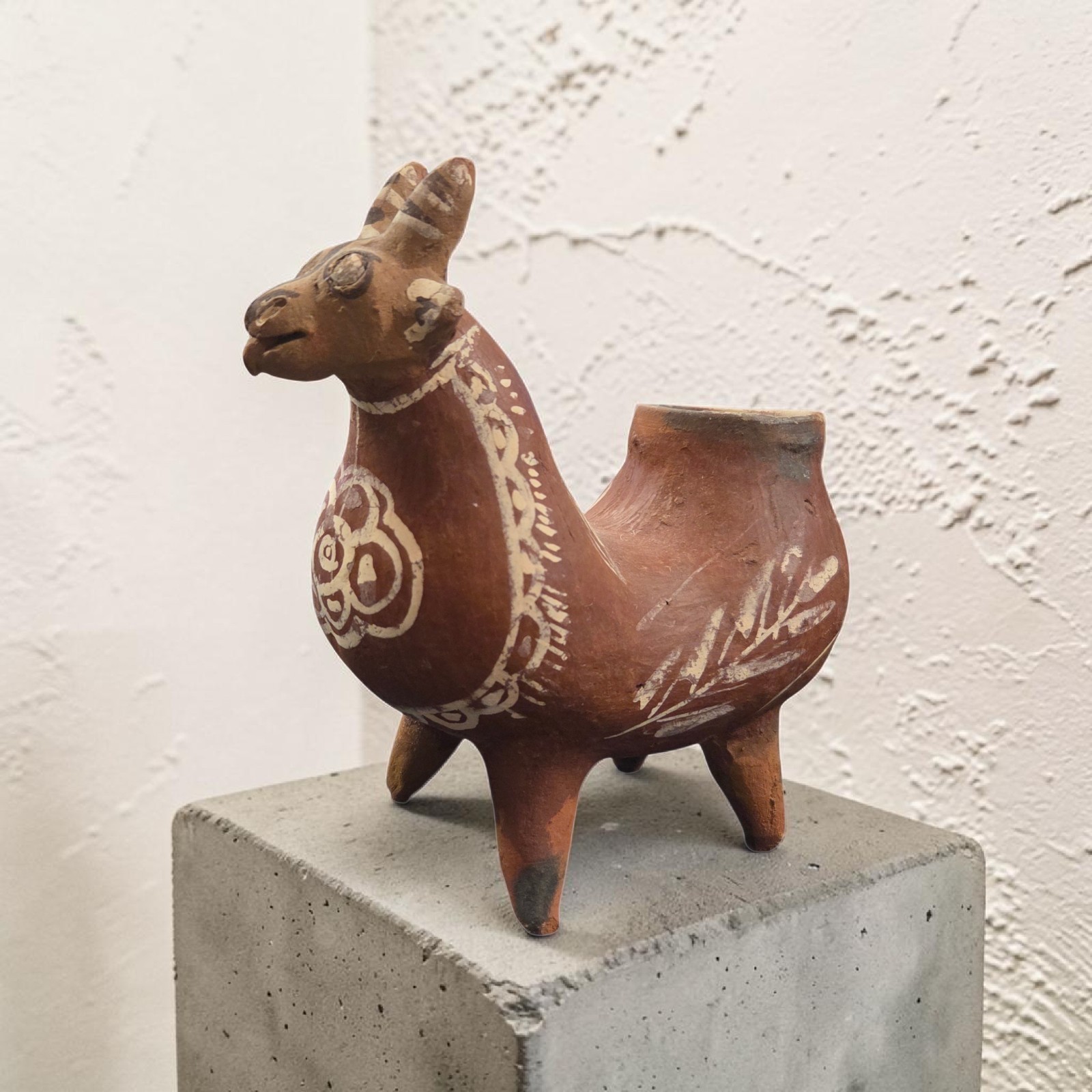VTG Peruvian Folk Art Llama Pottery Vessel 7.5
