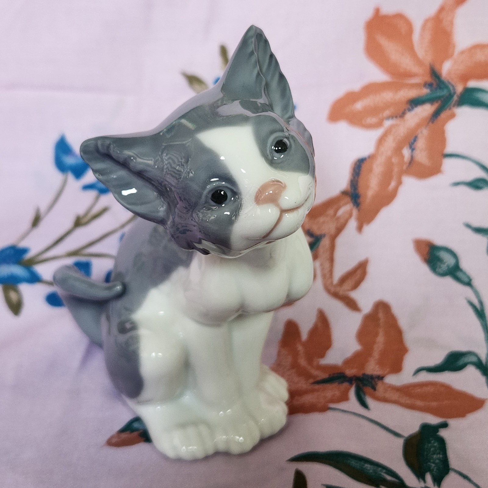 Vtg 1981 Lladró # 5113 Feed Me Porcelain Cat Figurine Retired Grey White Kitten